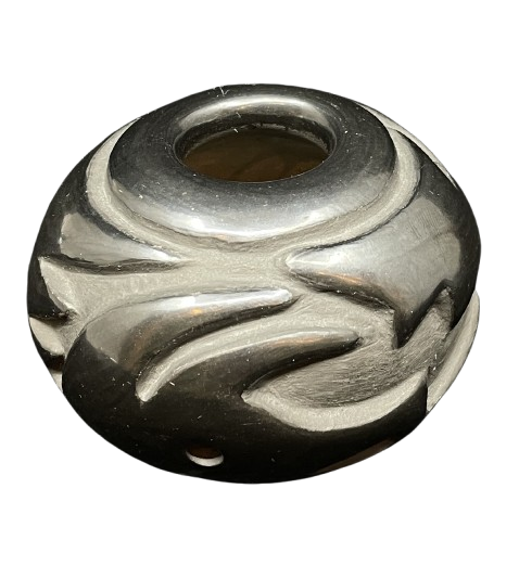 Helen Shupla Santa Clara Pot, signed (0DW01Z)