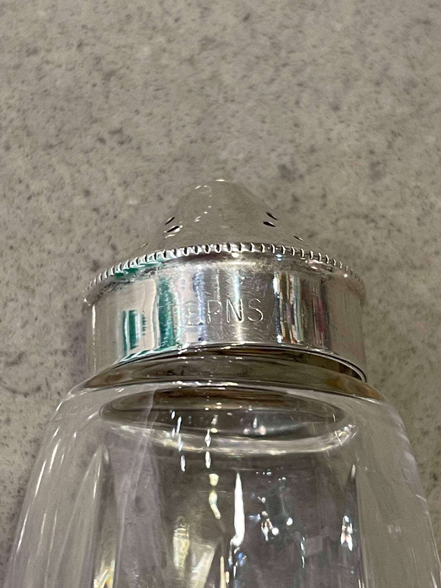 Waterford Salt and Pepper Shaker (0JB002)