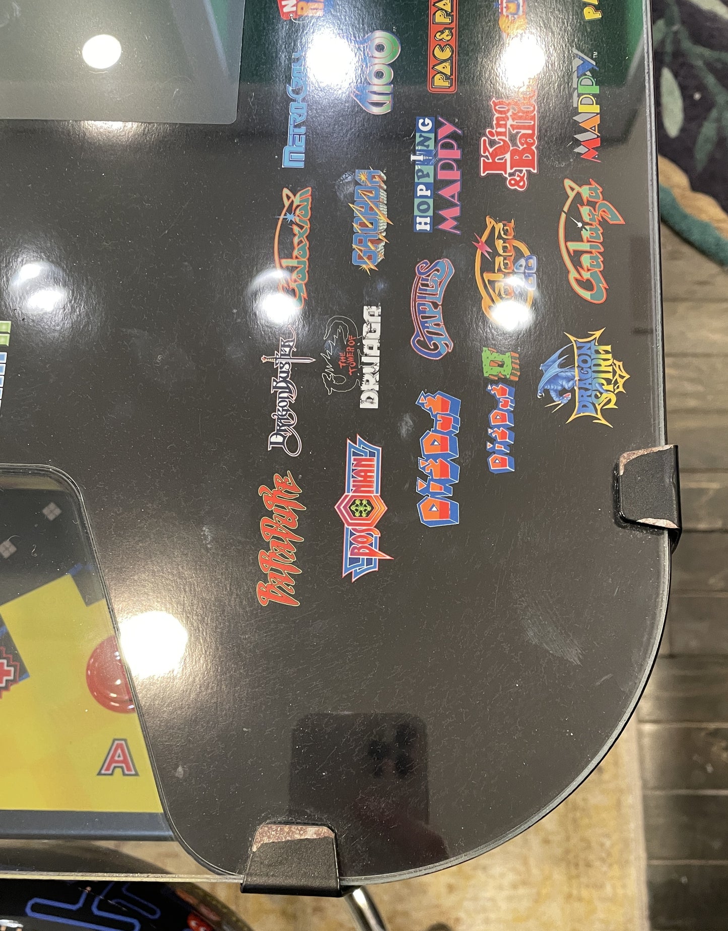 Pac-Man Pixel Bash Tabletop with two stools (0IV01D)