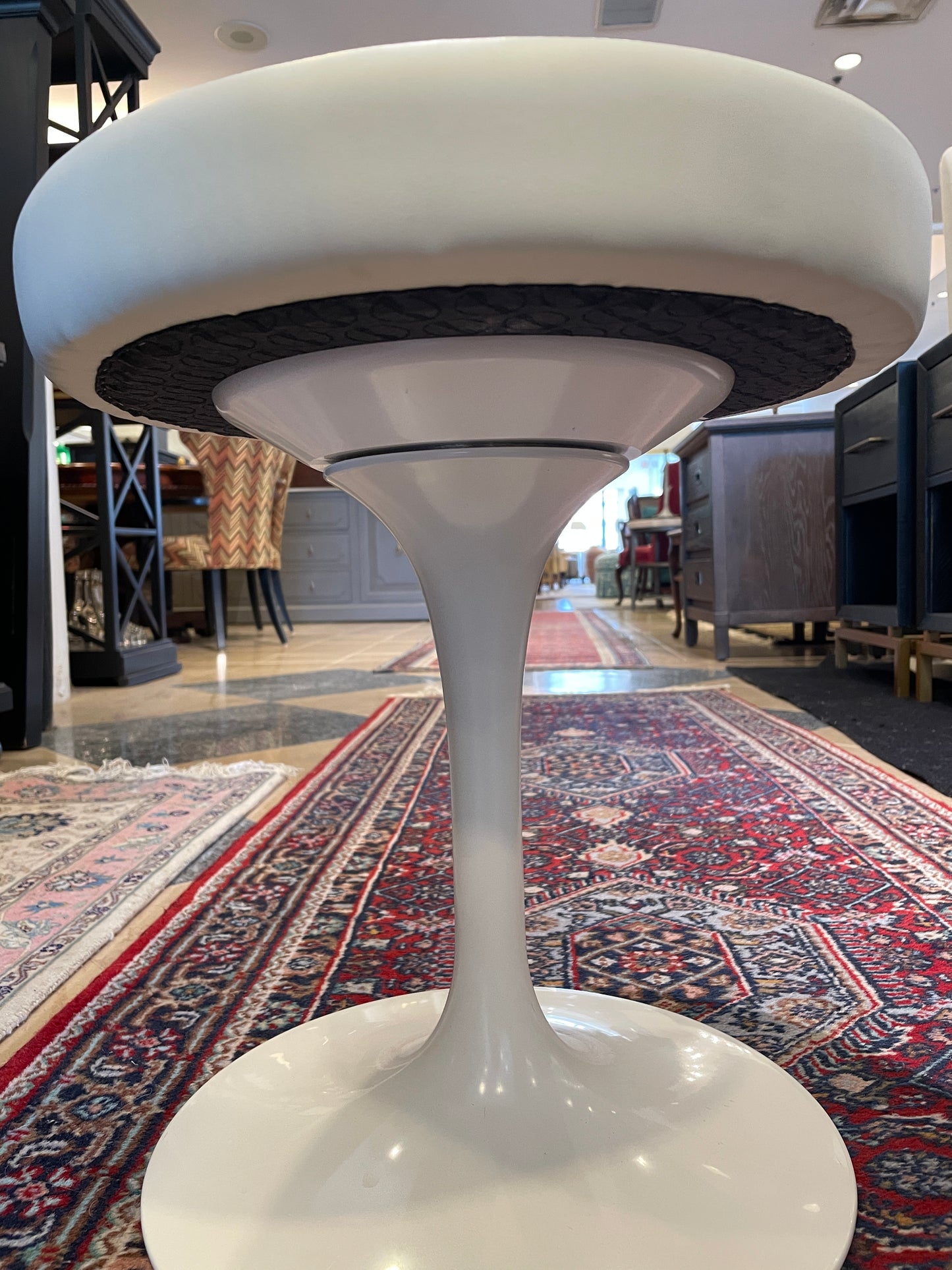 Saarinen Knoll Stools, White Leather-4 available (0A900H)