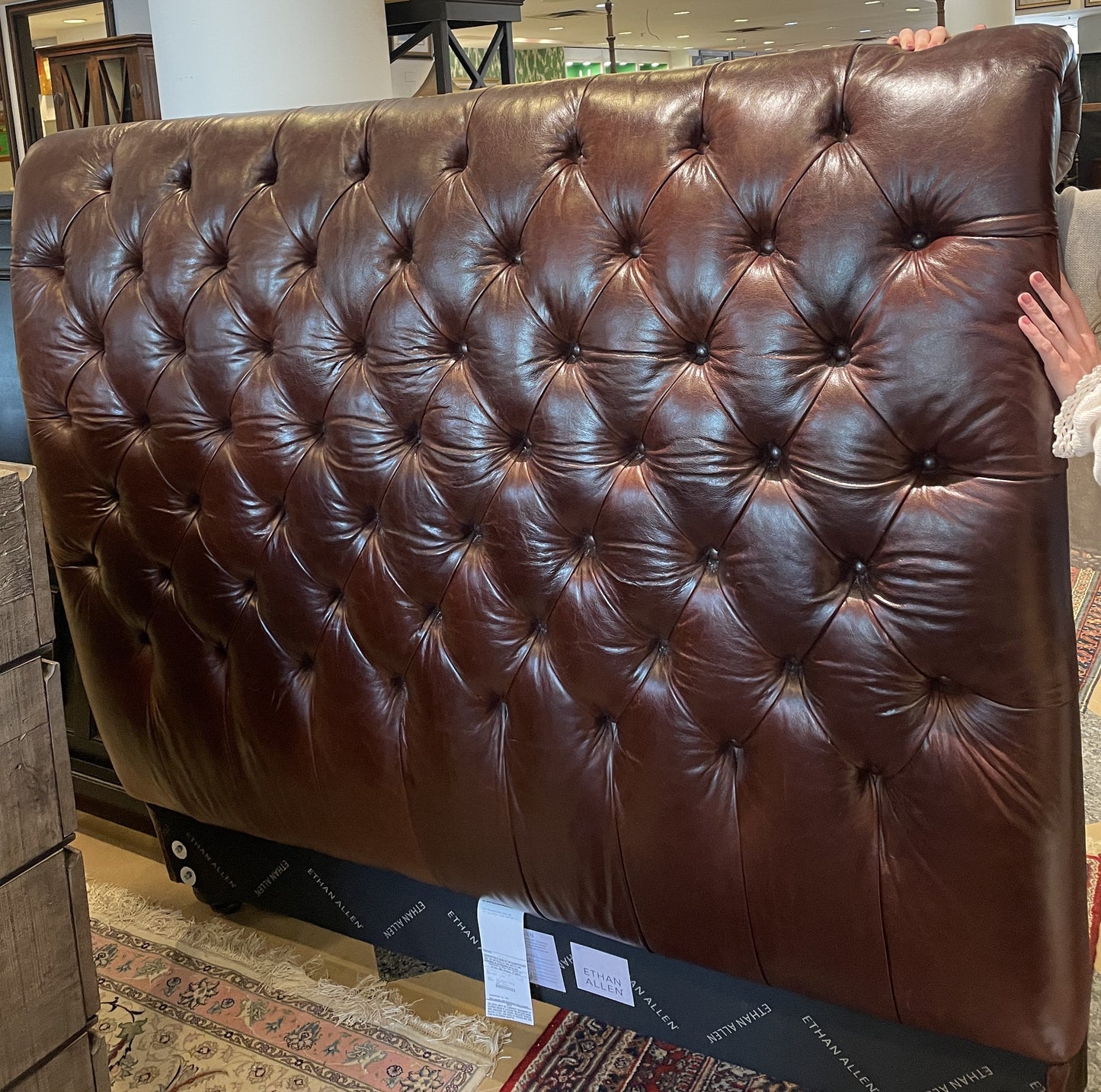 Ethan Allen Leather Tufted - QUEEN (0F1006)