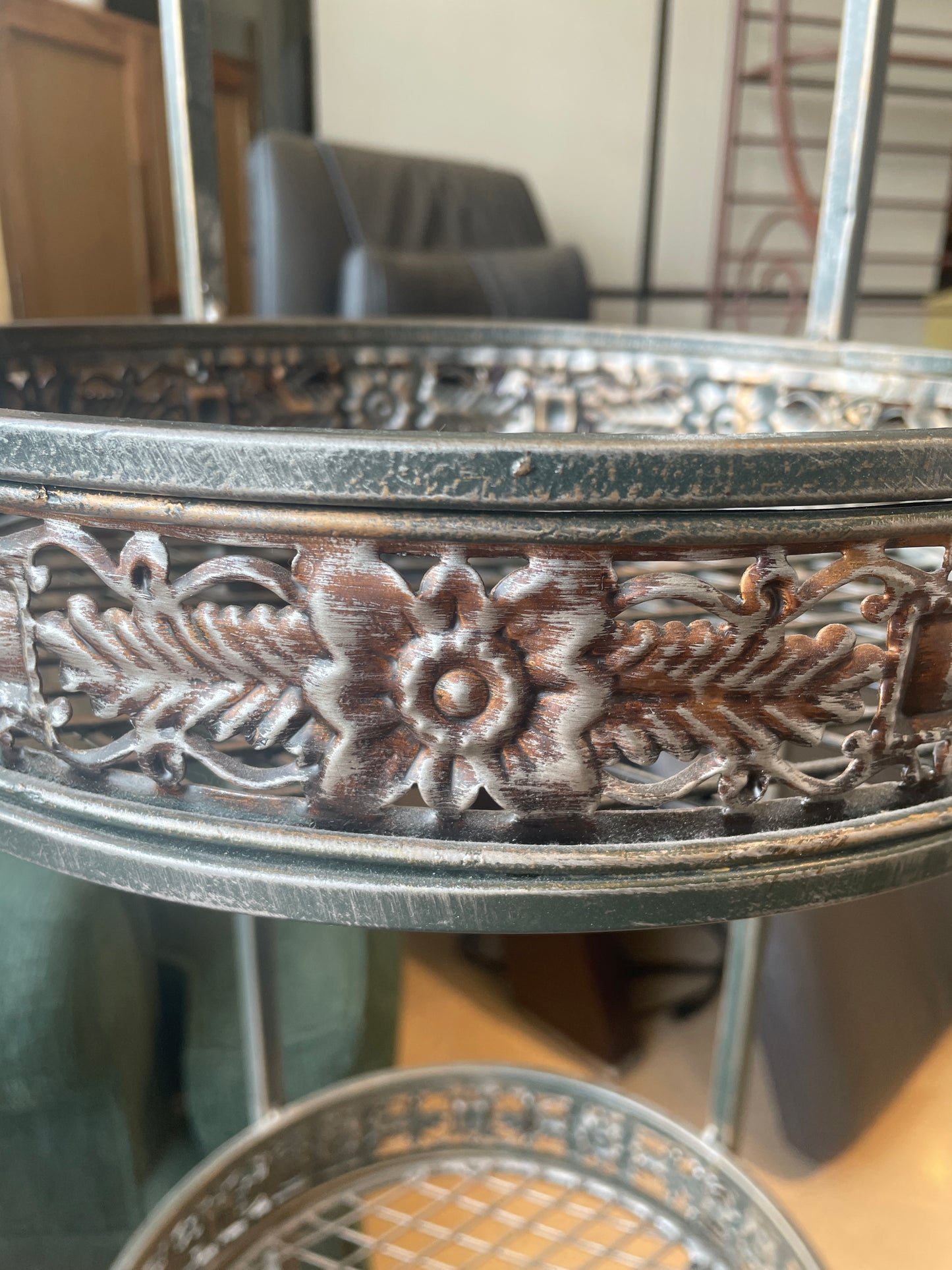 Metal Cylindrical Etagere (0N800C)