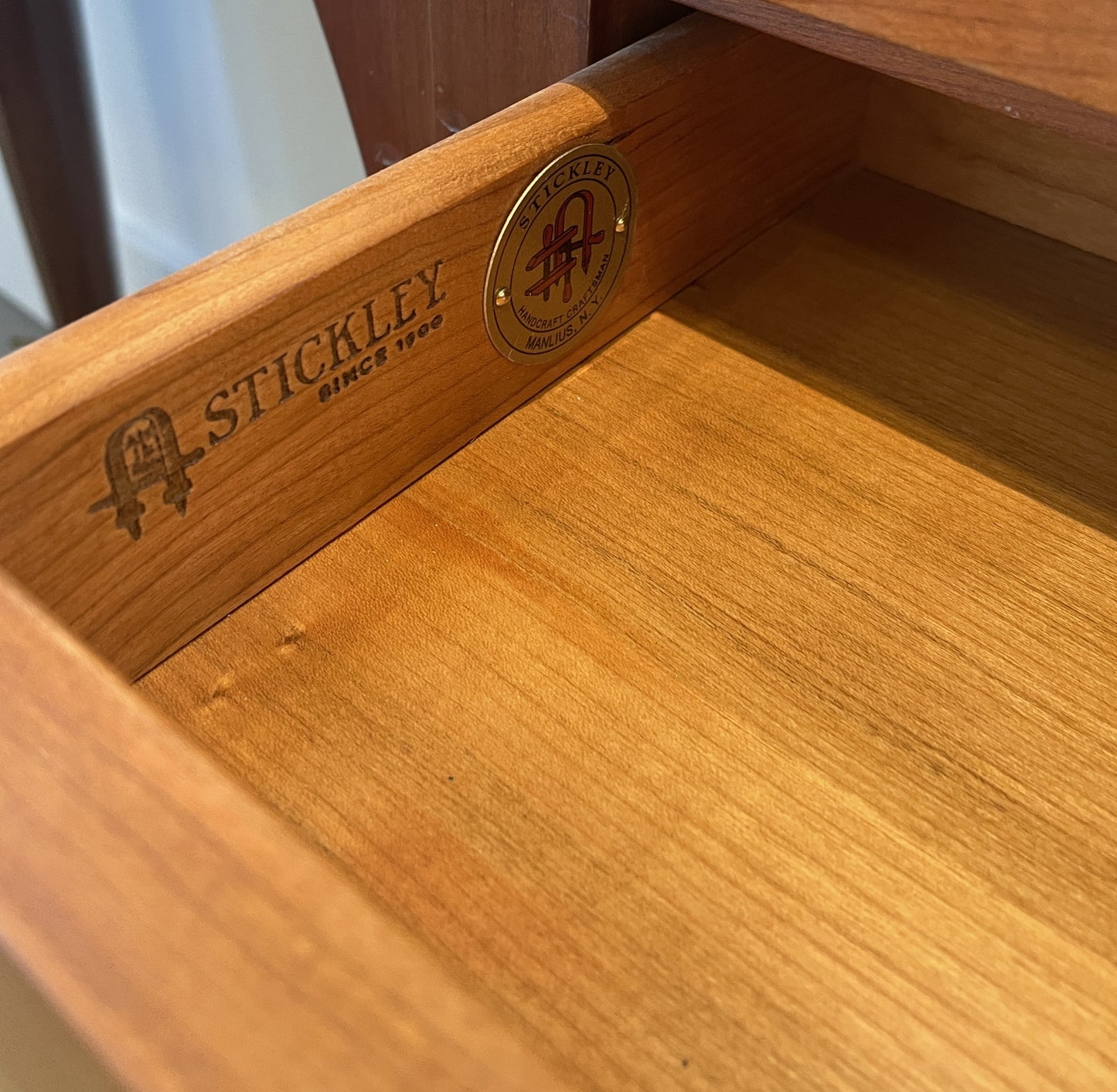 Stickley Small Cherry Mission Console (0F8002)