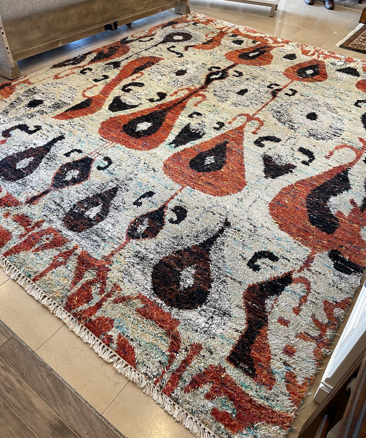 Ethan Allen Shaggy Rug, Reds, Blacks, Yellows (03G006)