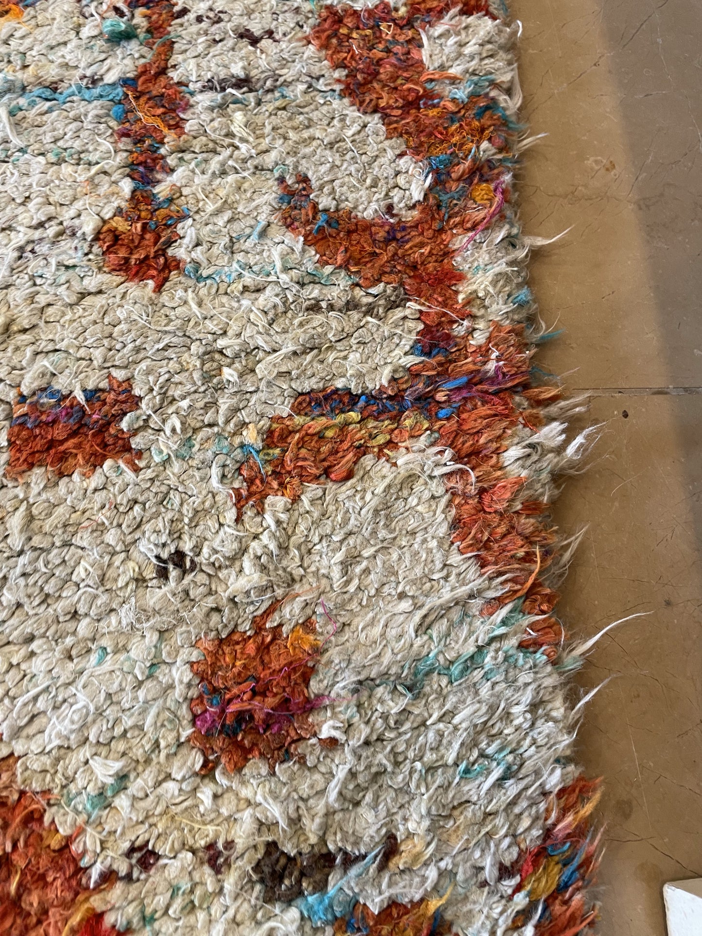 Ethan Allen Shaggy Rug, Reds, Blacks, Yellows (03G006)