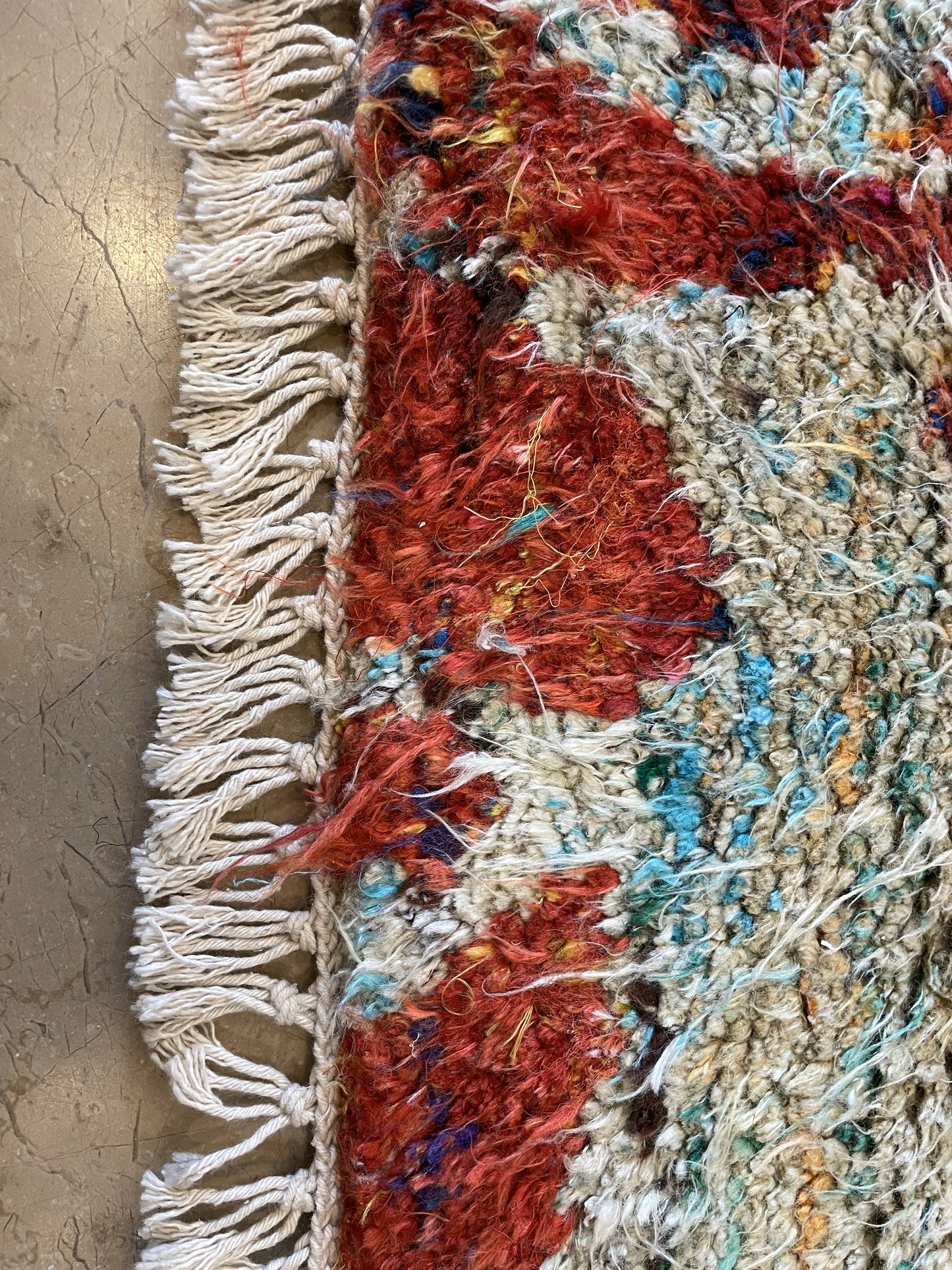 Ethan Allen Shaggy Rug, Reds, Blacks, Yellows (03G006)