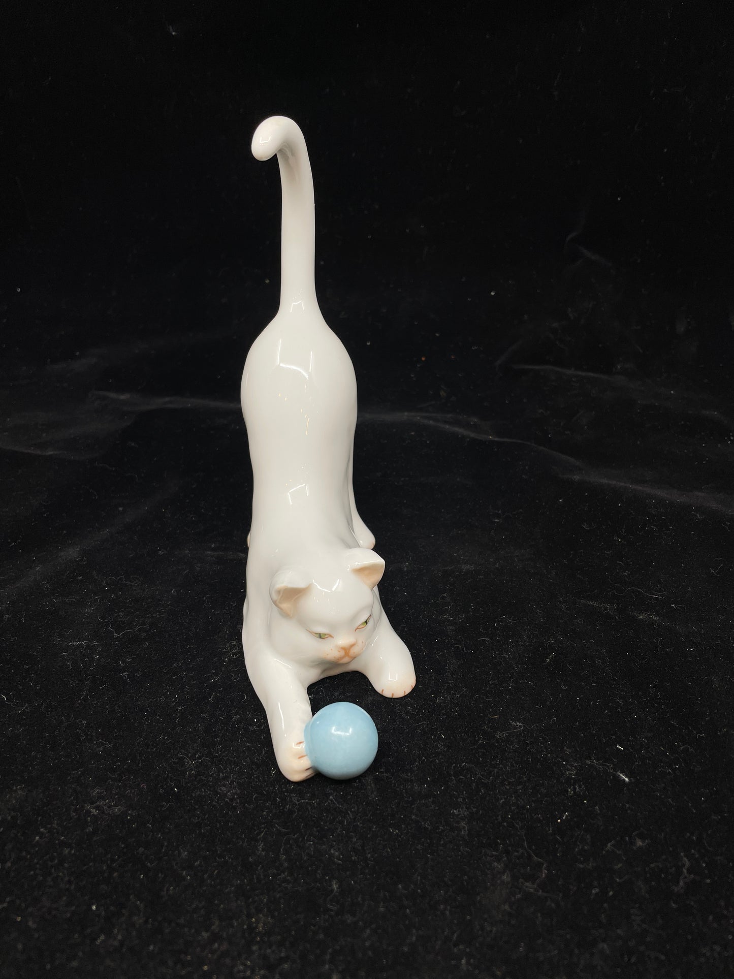 Herend Cat with Blue Ball (08900B)