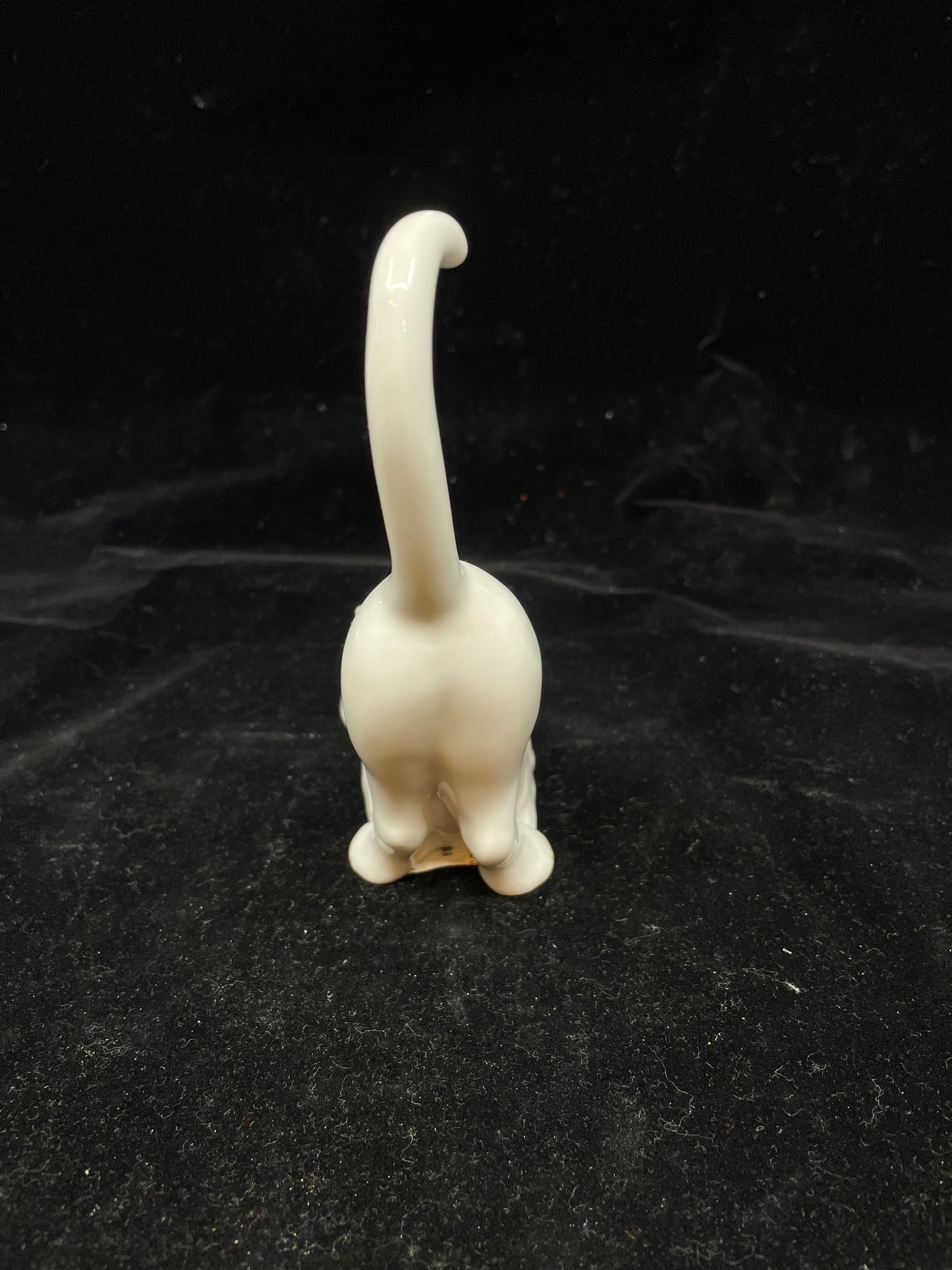Herend Cat with Blue Ball (08900B)