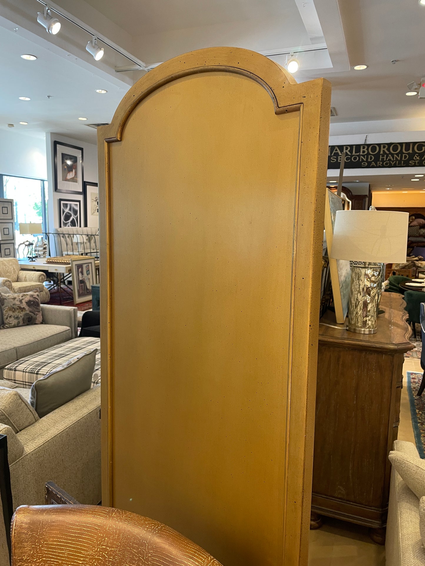 Port 68 Ava Custom leather room divider (0JC003)