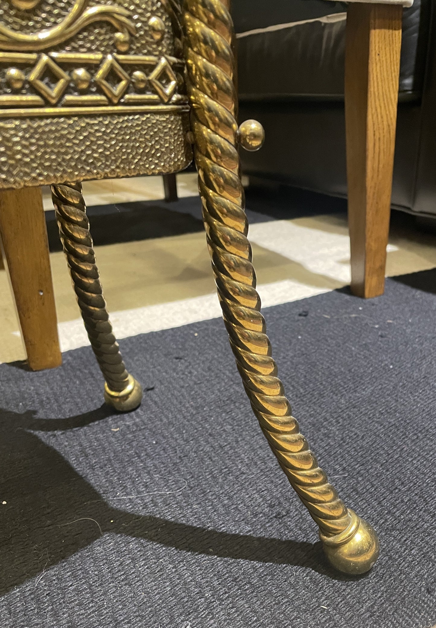 Antique Aesthetic Movement Brass Plant Stand (0JZ003)