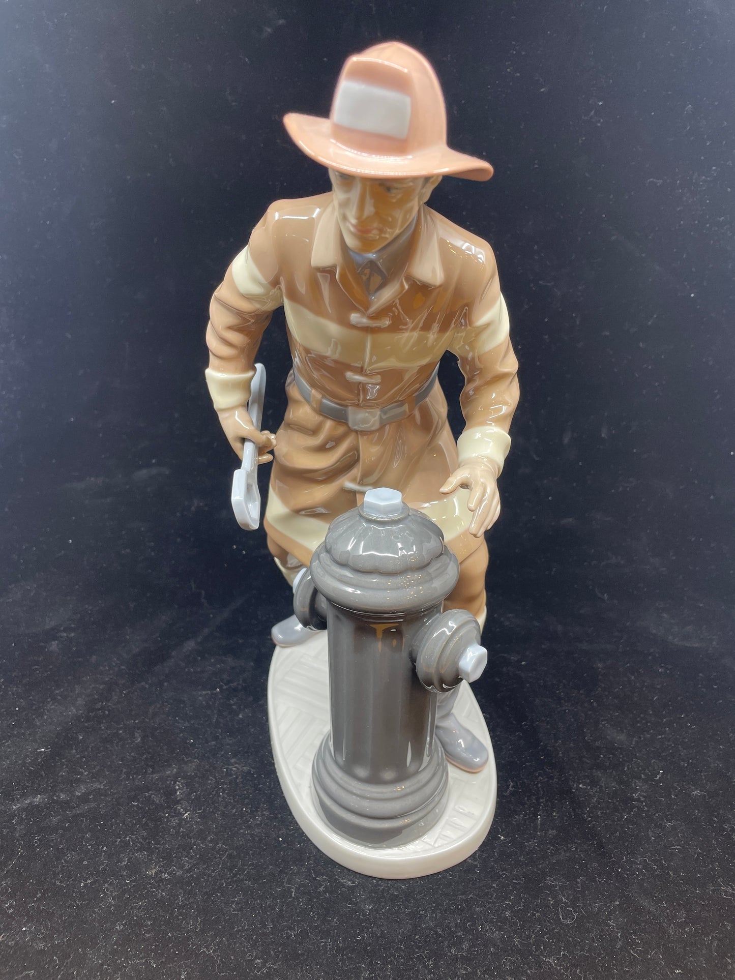 Lladro Fireman 5976, no box