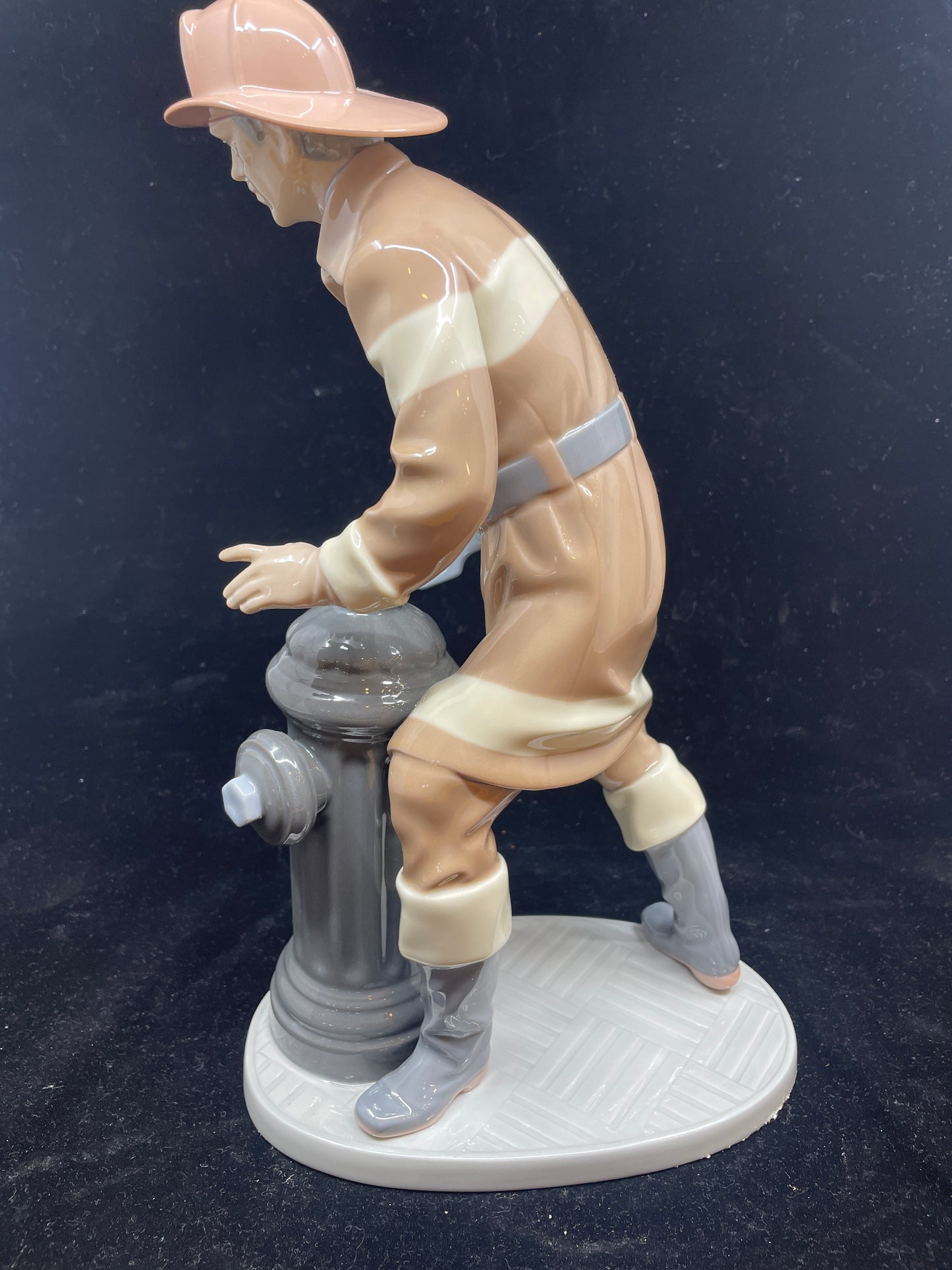 Lladro Fireman 5976, no box