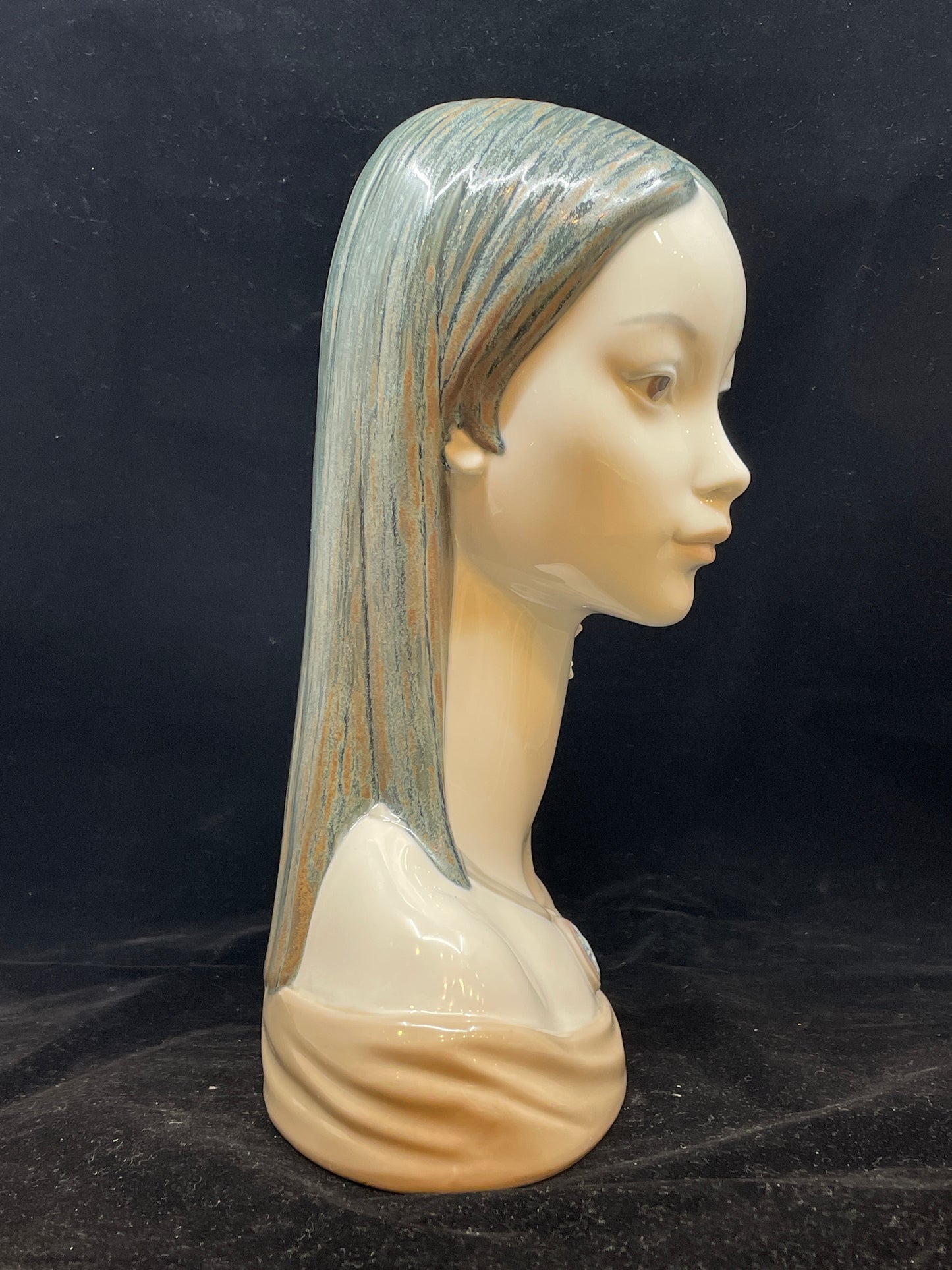 Lladro Bust La Maja (no box) (0G2004)