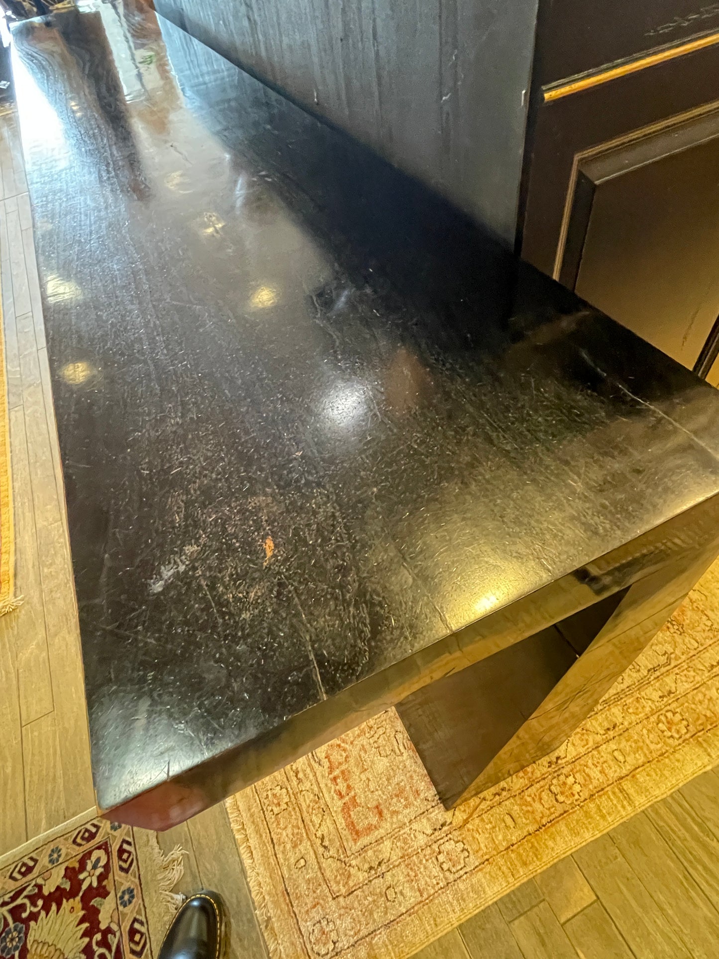 Custom Ebony Modern Console (0GD007)