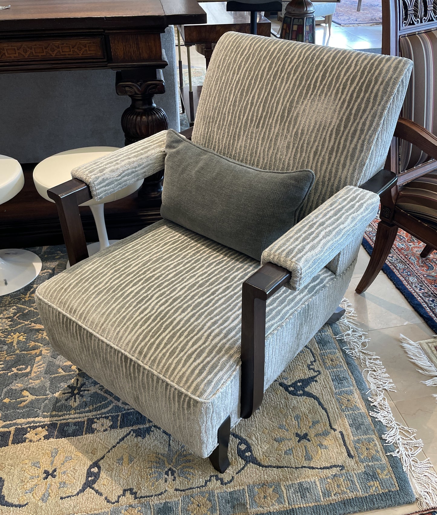 Brusic Rose Custom Lounge Chair (0GD004)