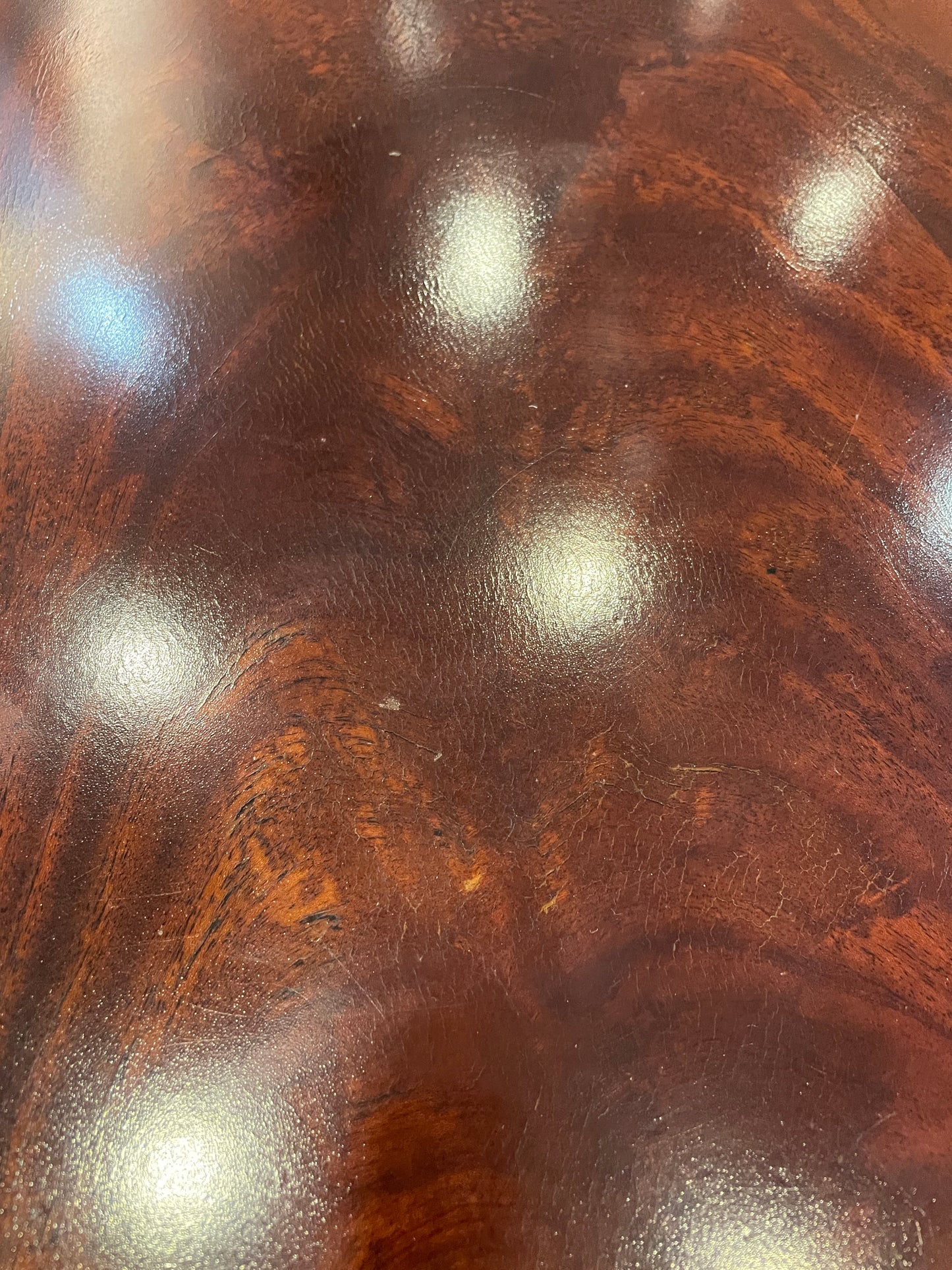 Henredon Round Pedestal Dining Table + Leaf and Pads (0CC001)