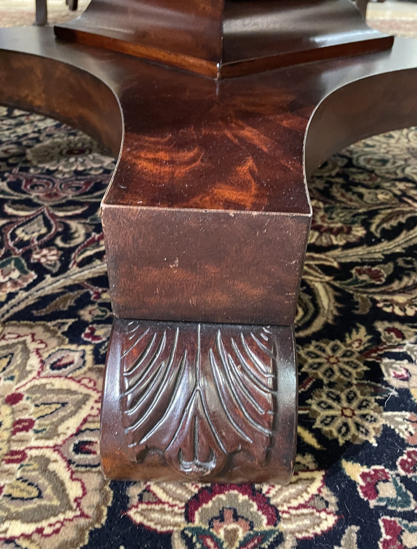 Henredon Round Pedestal Dining Table + Leaf and Pads (0CC001)