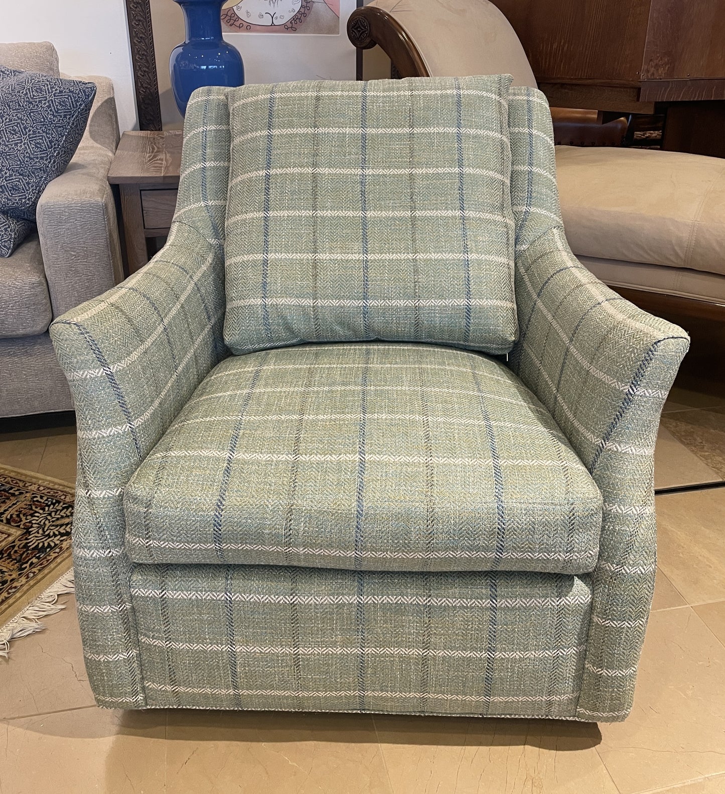 Huntington House Plaid Swivel Chair (0CF00H)