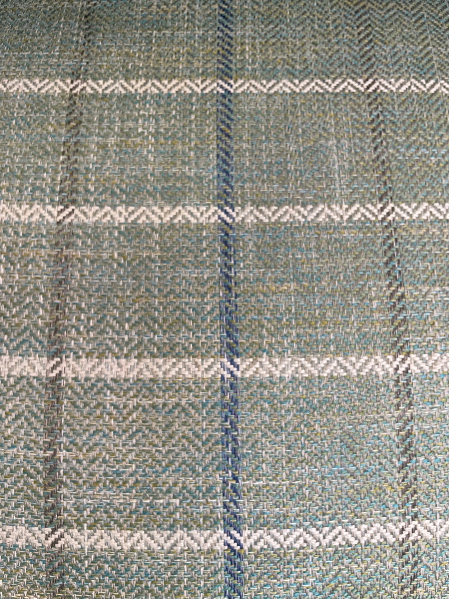 Huntington House Plaid Swivel Chair (0CF00H)