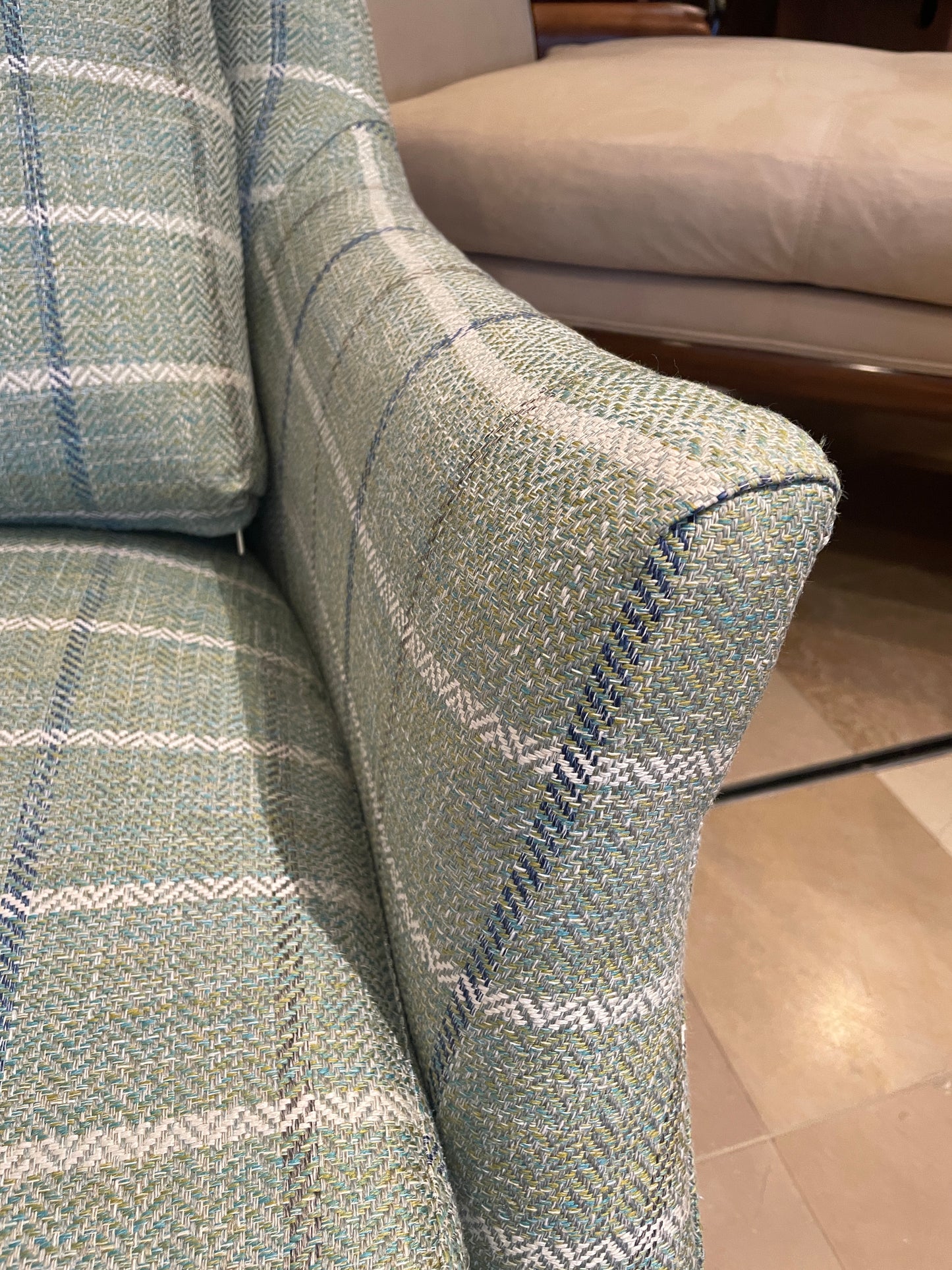 Huntington House Plaid Swivel Chair (0CF00H)