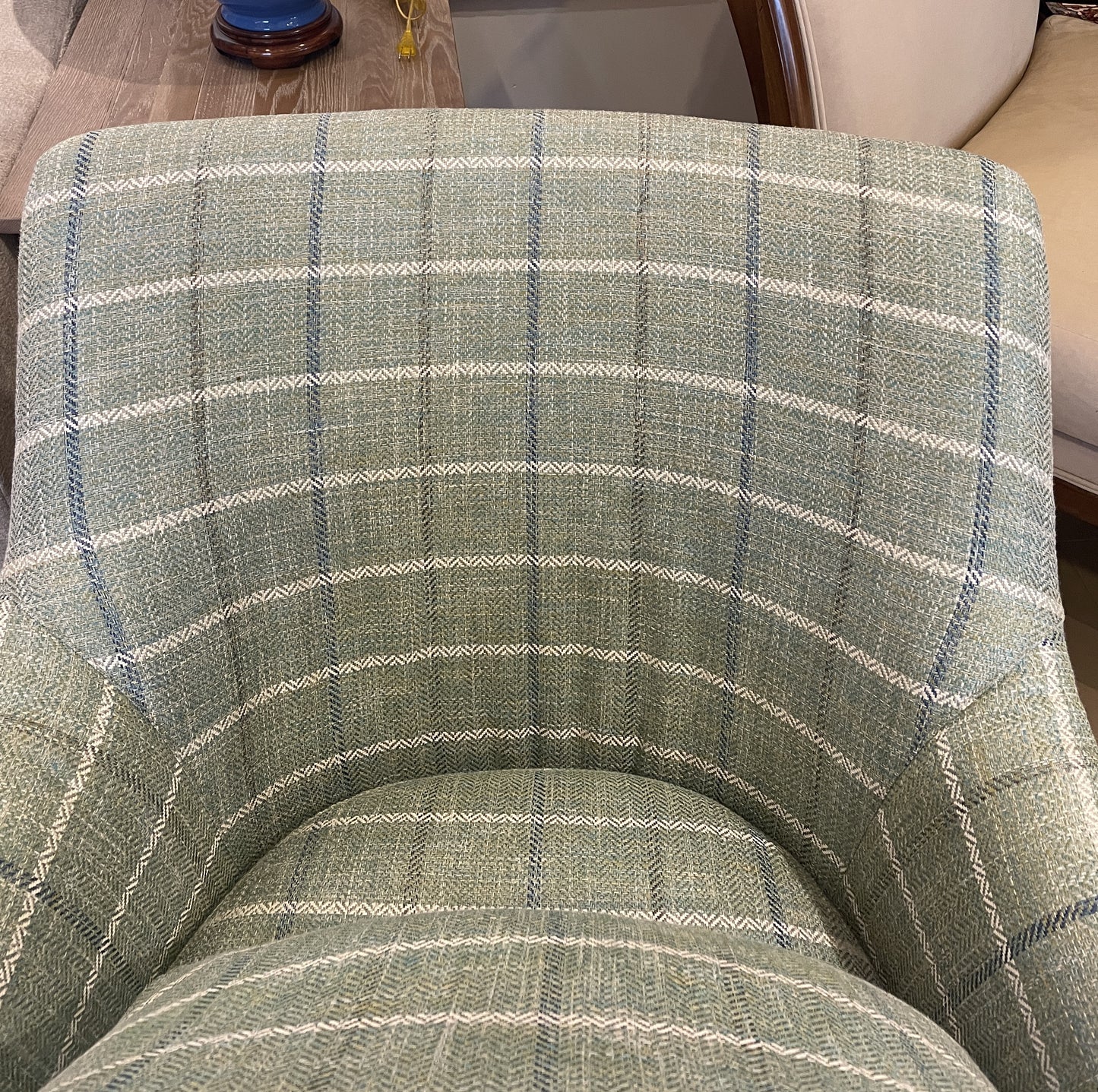 Huntington House Plaid Swivel Chair (0CF00H)