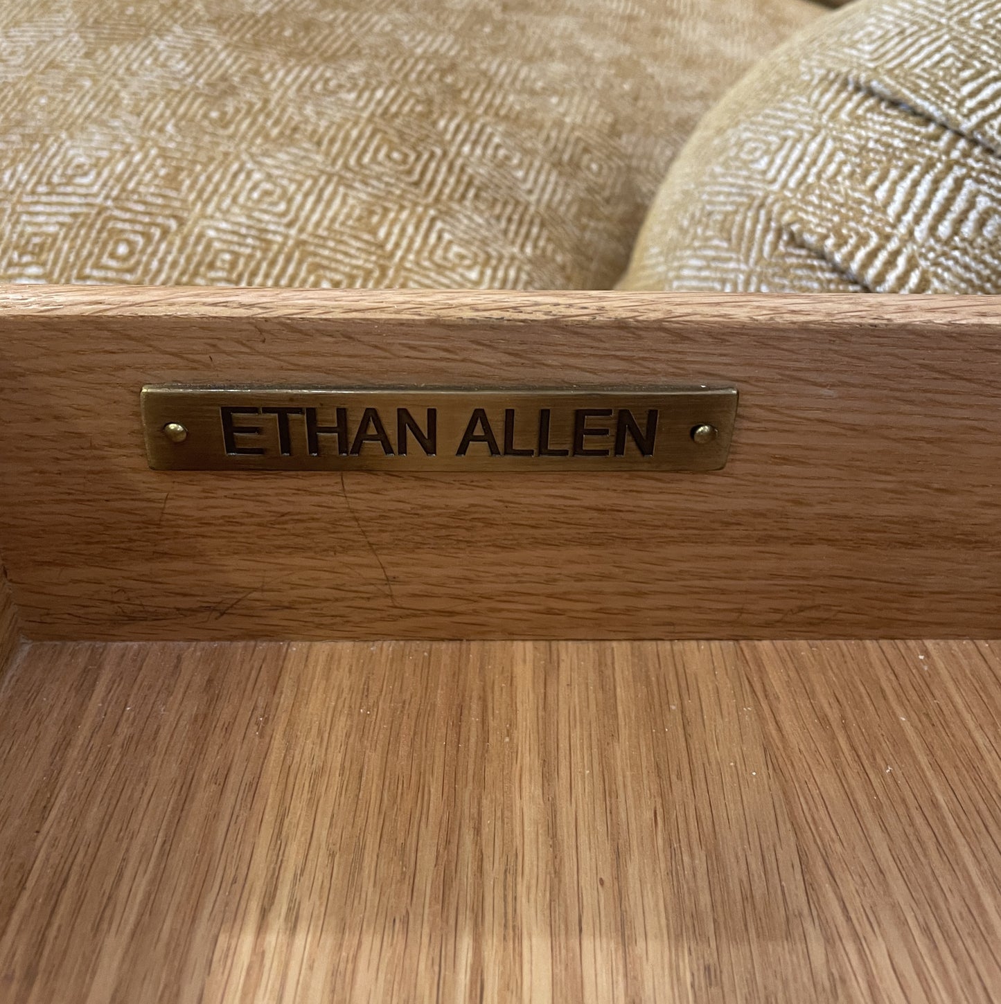 Ethan Allen Clarkton End Table (2 available) (0CF011)