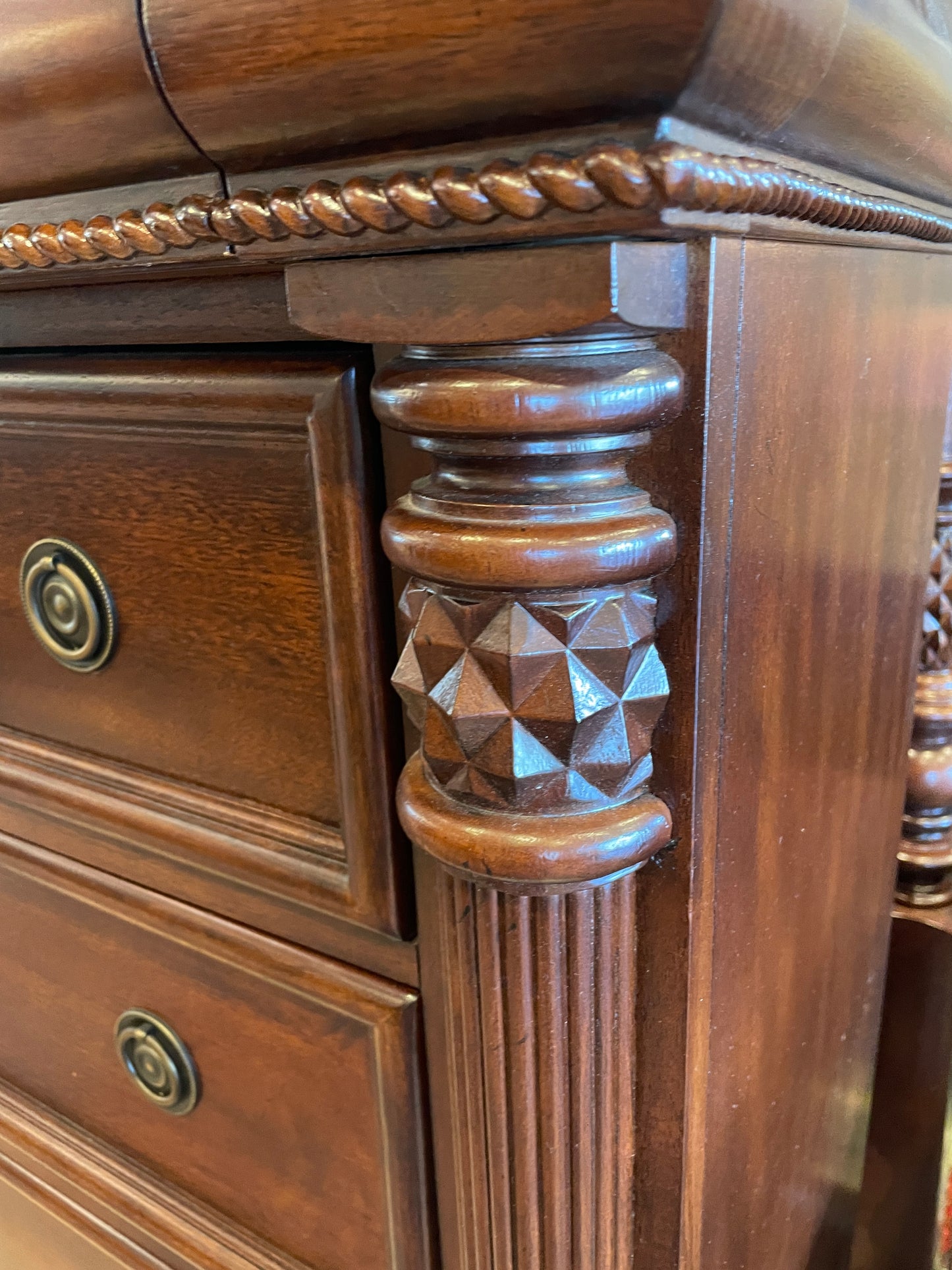 Chris Madden Dresser (0GN002)