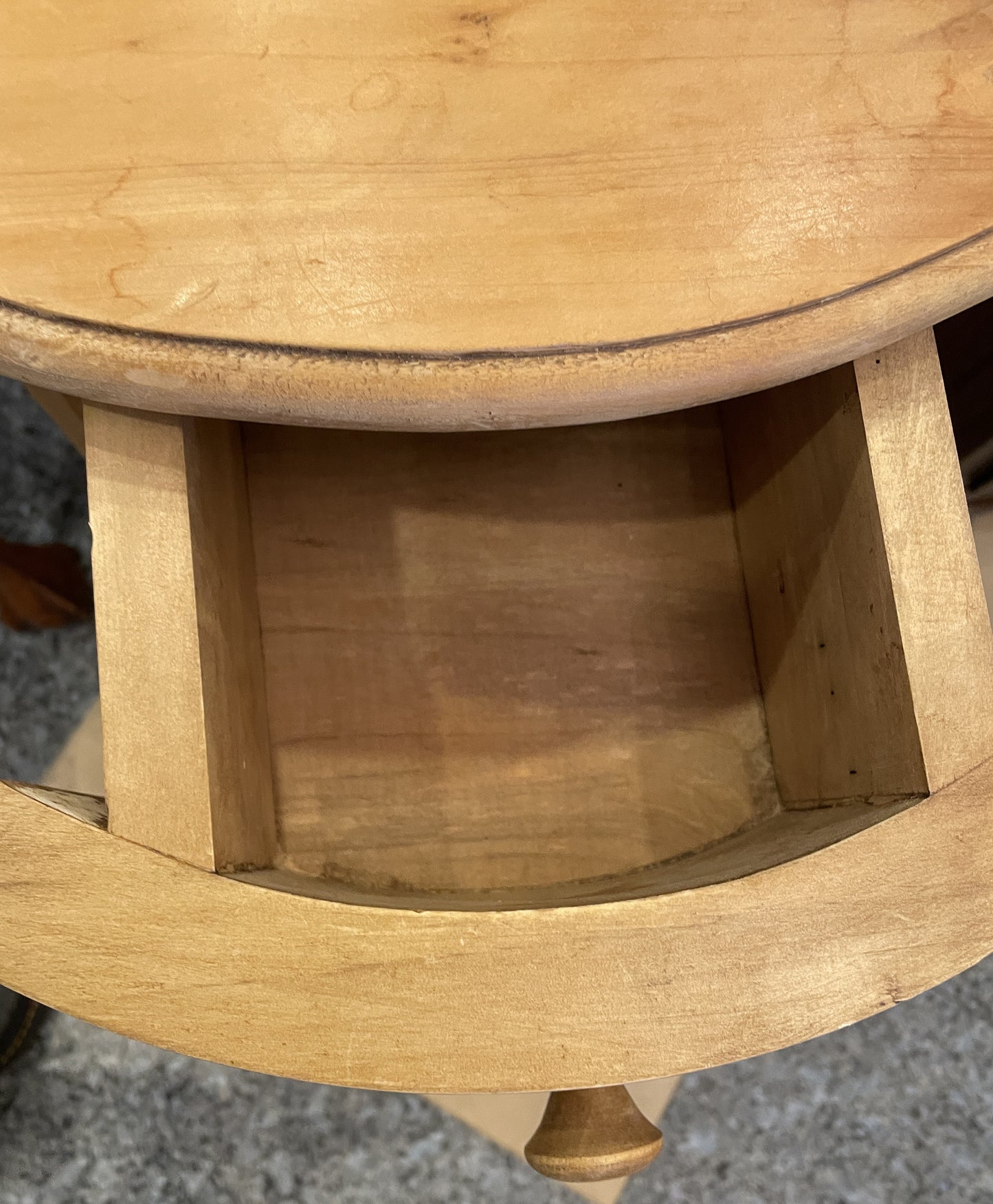 Eclexion Designs Pine End Table, AS IS (0GN007)