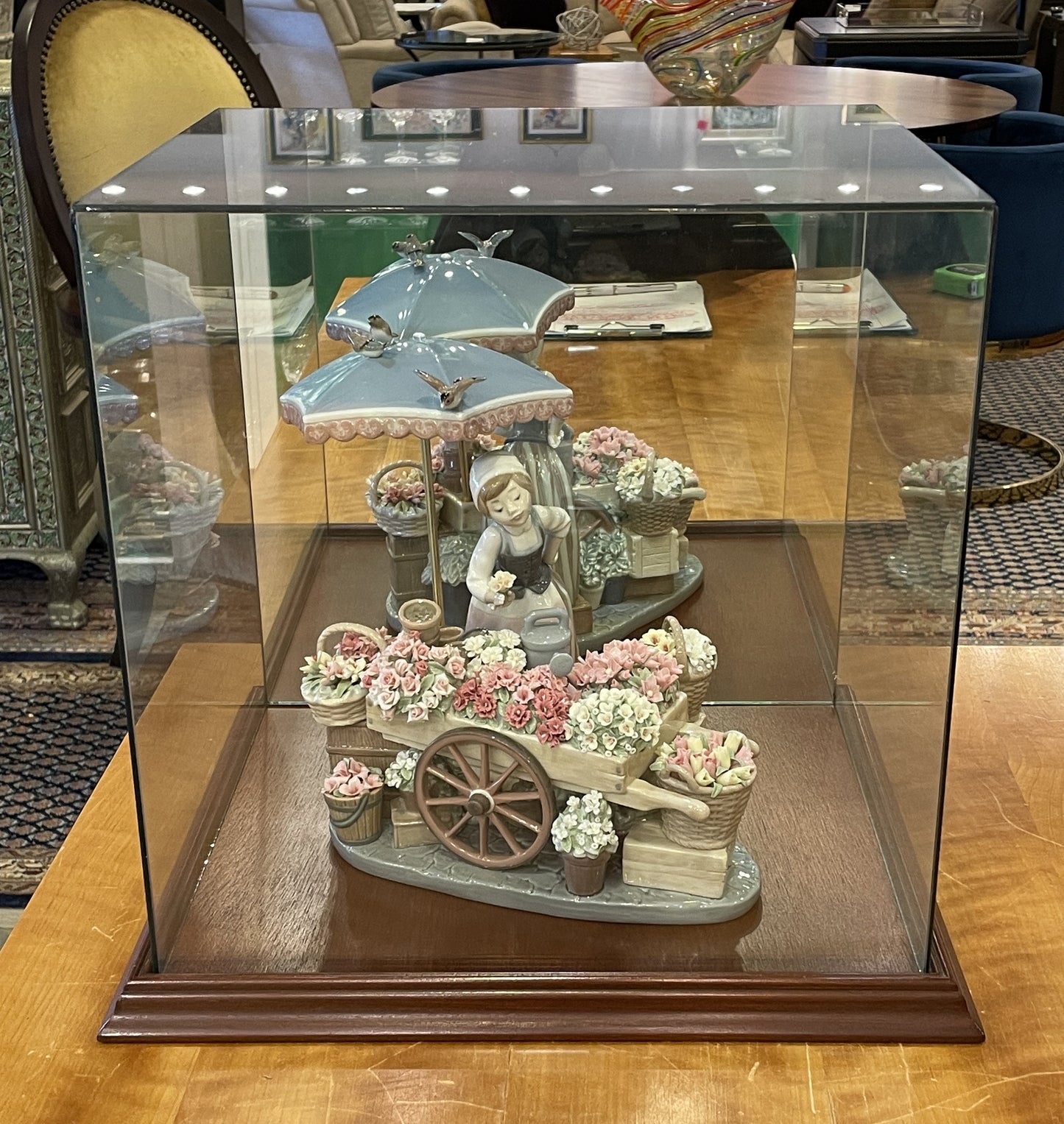 Lladro #1454 Flowers of the Season w/custom case (BOX) (08P002)