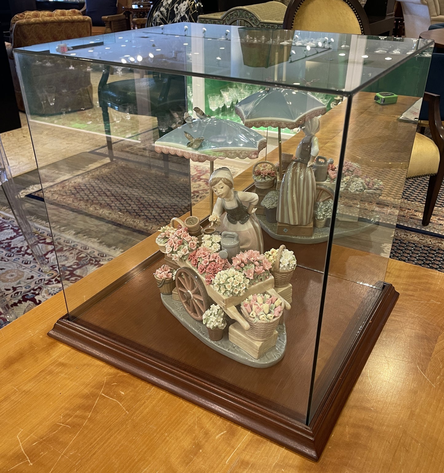 Lladro #1454 Flowers of the Season w/custom case (BOX) (08P002)