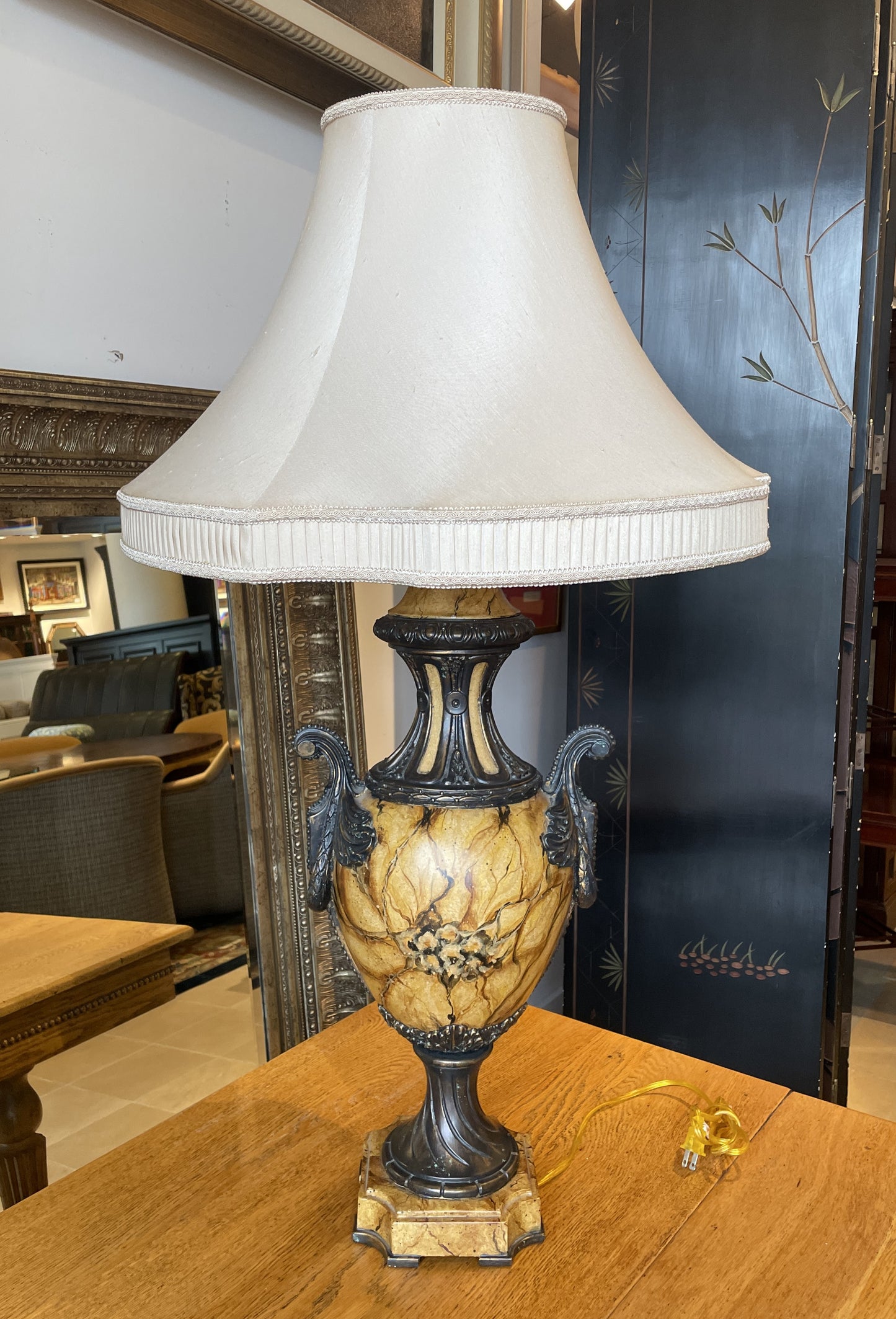 Oversized Faux Finished Urn Lamp (0AS00F)