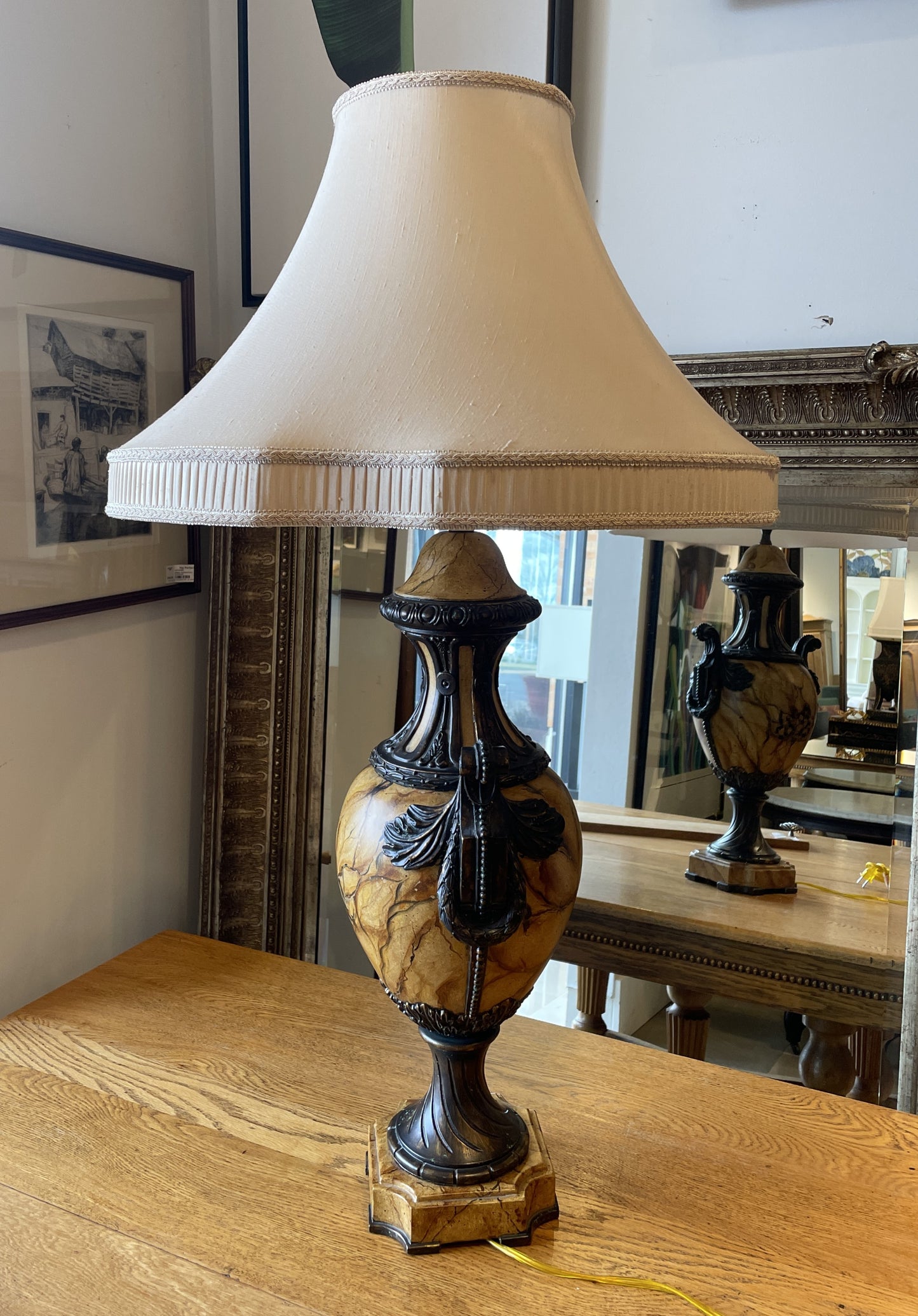 Oversized Faux Finished Urn Lamp (0AS00F)
