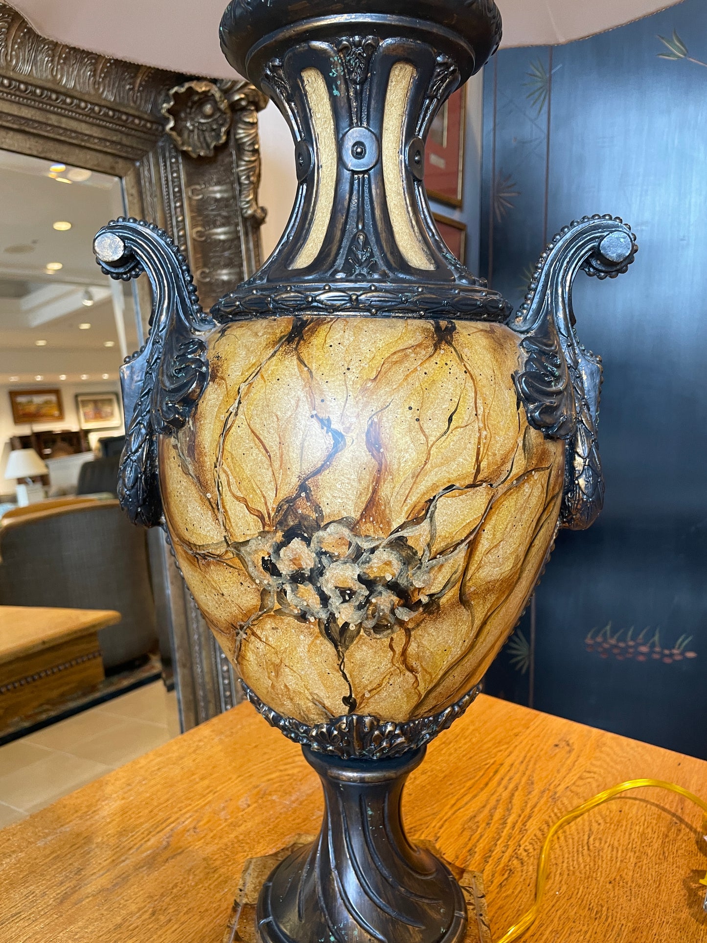 Oversized Faux Finished Urn Lamp (0AS00F)