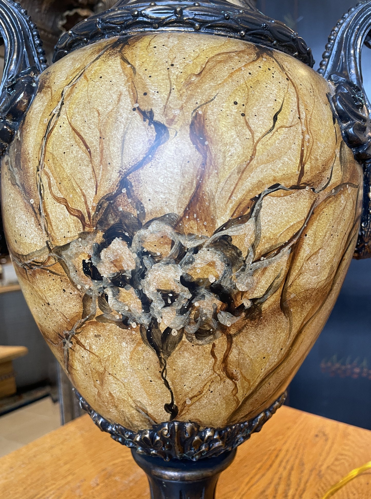 Oversized Faux Finished Urn Lamp (0AS00F)