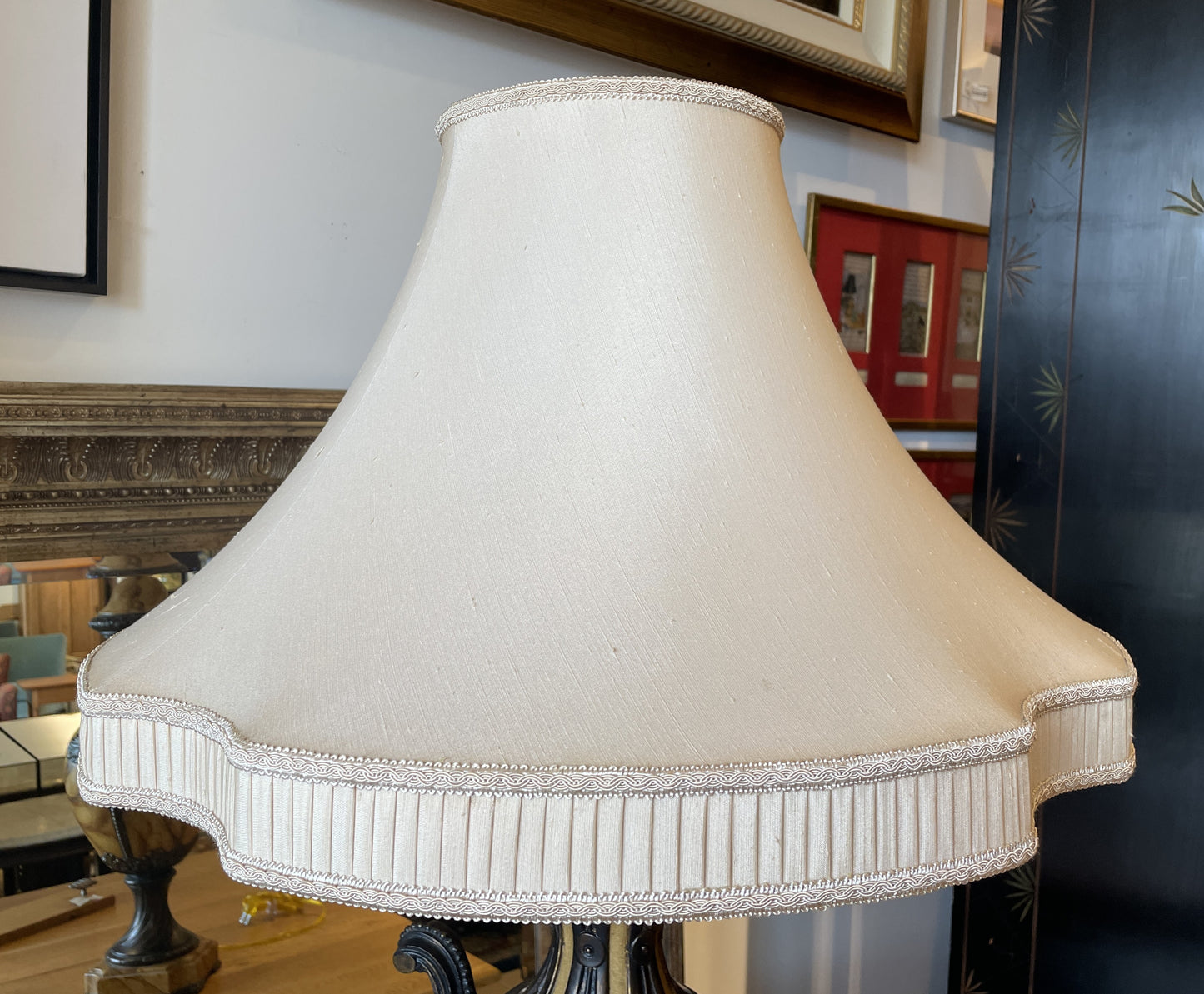 Oversized Faux Finished Urn Lamp (0AS00F)