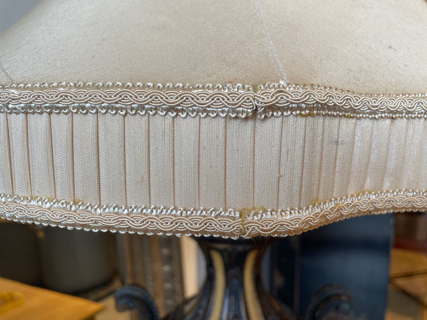 Oversized Faux Finished Urn Lamp (0AS00F)