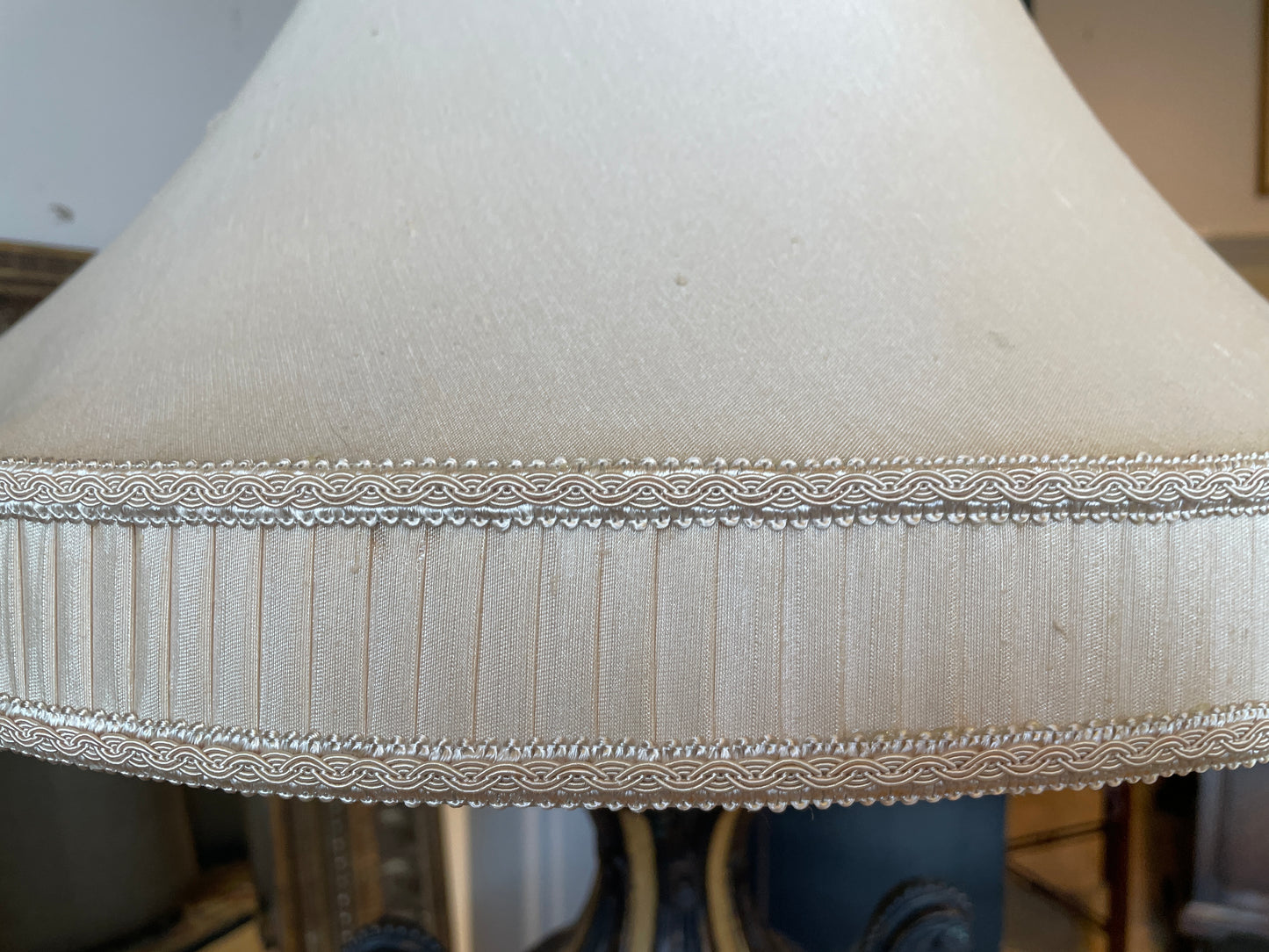 Oversized Faux Finished Urn Lamp (0AS00F)