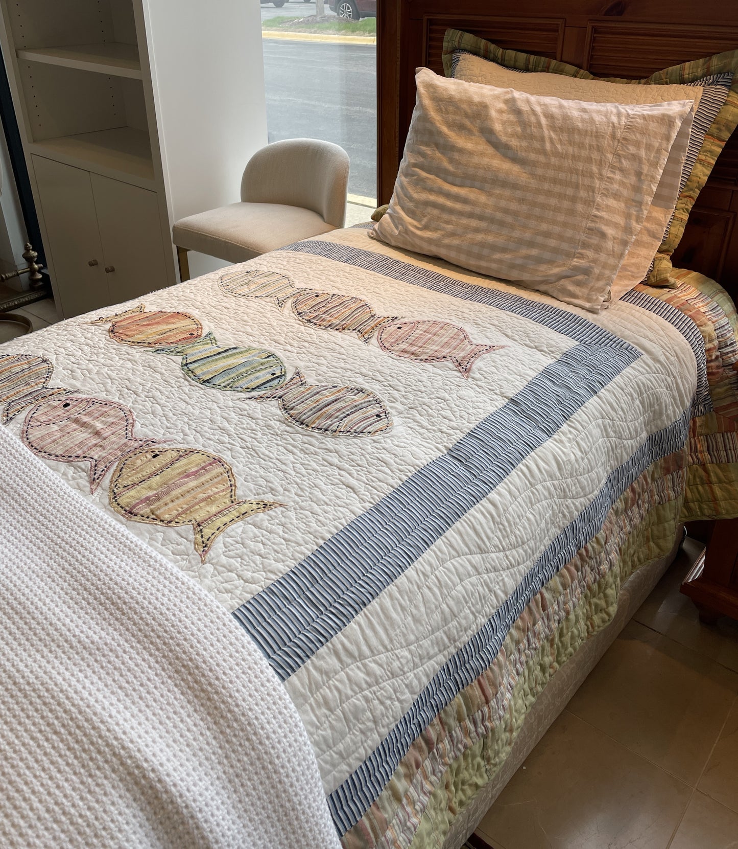 Pair of Twin Fish Quilted Bedding (0CF00N)