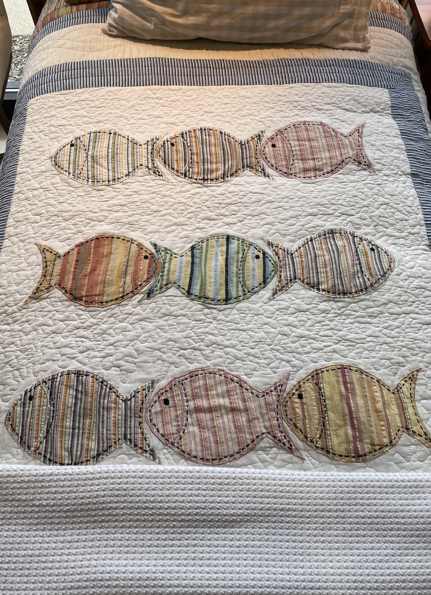 Pair of Twin Fish Quilted Bedding (0CF00N)