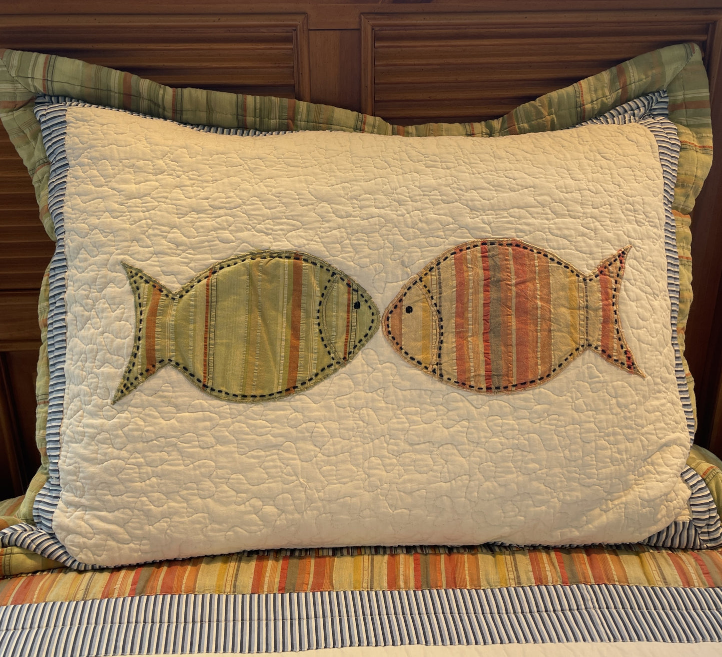 Pair of Twin Fish Quilted Bedding (0CF00N)