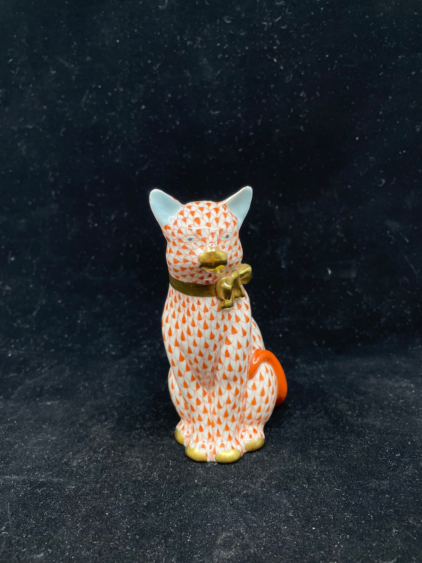 Herend "Cat with Bow" Figurine (8WSLYH)