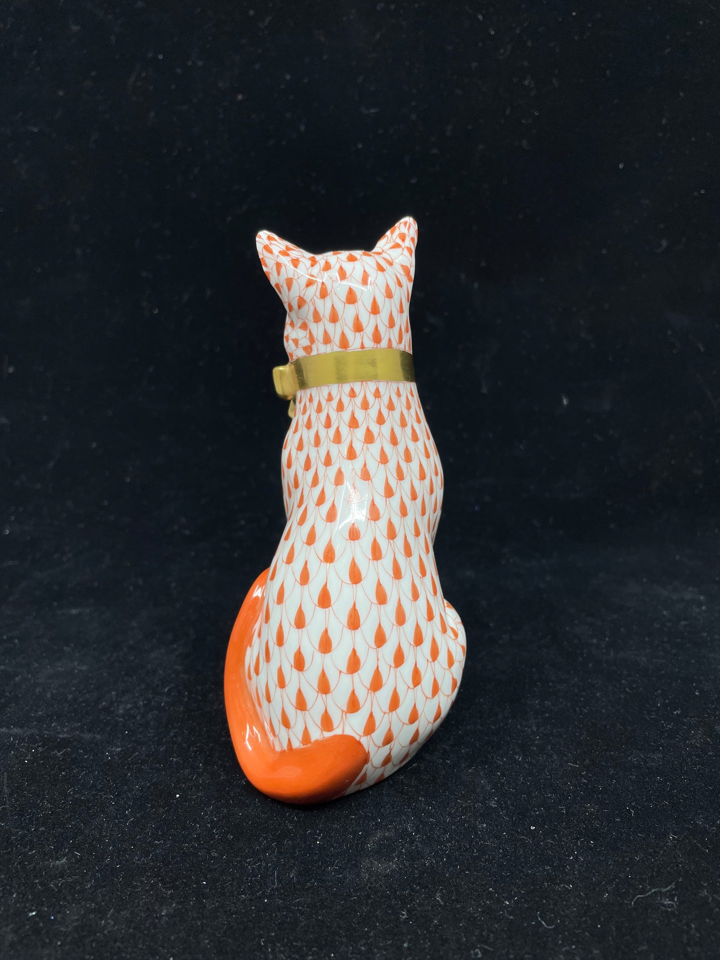 Herend "Cat with Bow" Figurine (8WSLYH)