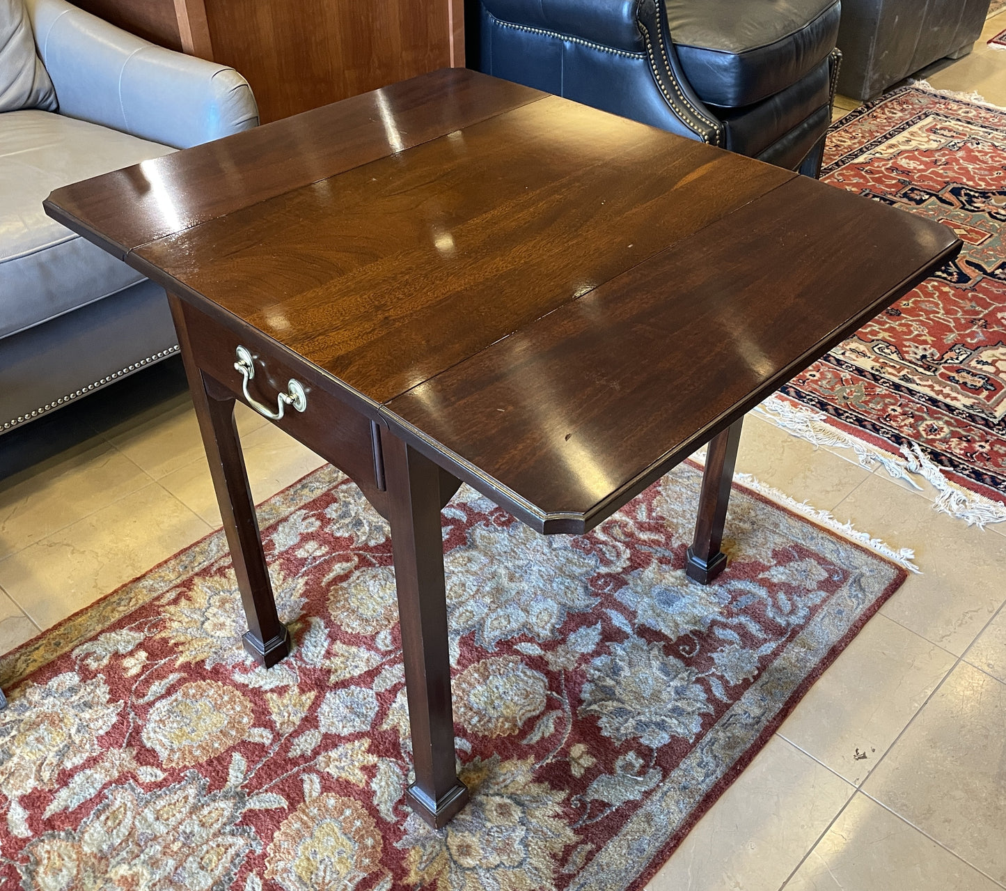 Drop Leaf Pembroke End Table, Mahogany (Two Available) (0H000N)
