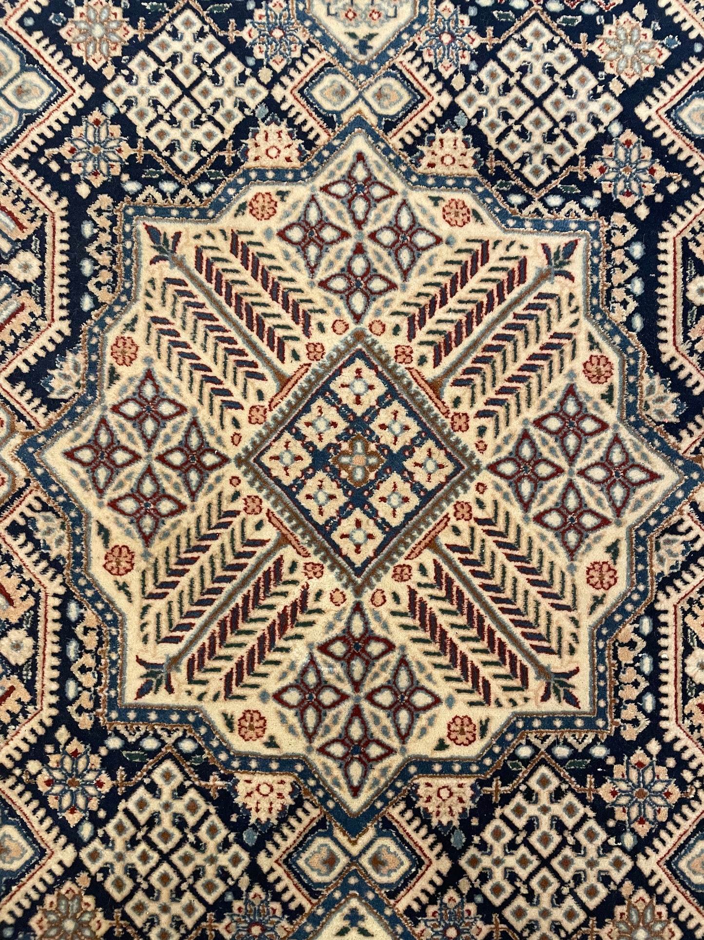 Hand Knotted Blue and Cream Rug (9x5.8) (Q4W1PC)