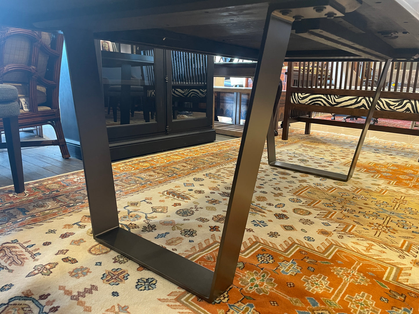 Caracole Streamline Dining Table with one leaf (0H300F)