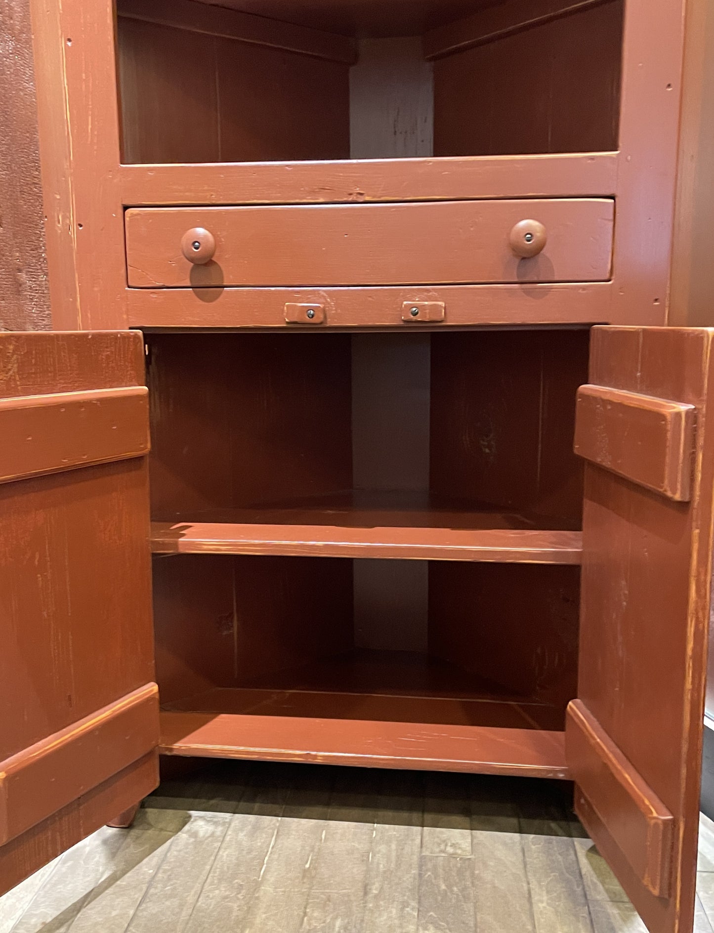 Red Painted Reproduction Primitive Corner Cabinet (0C4009)