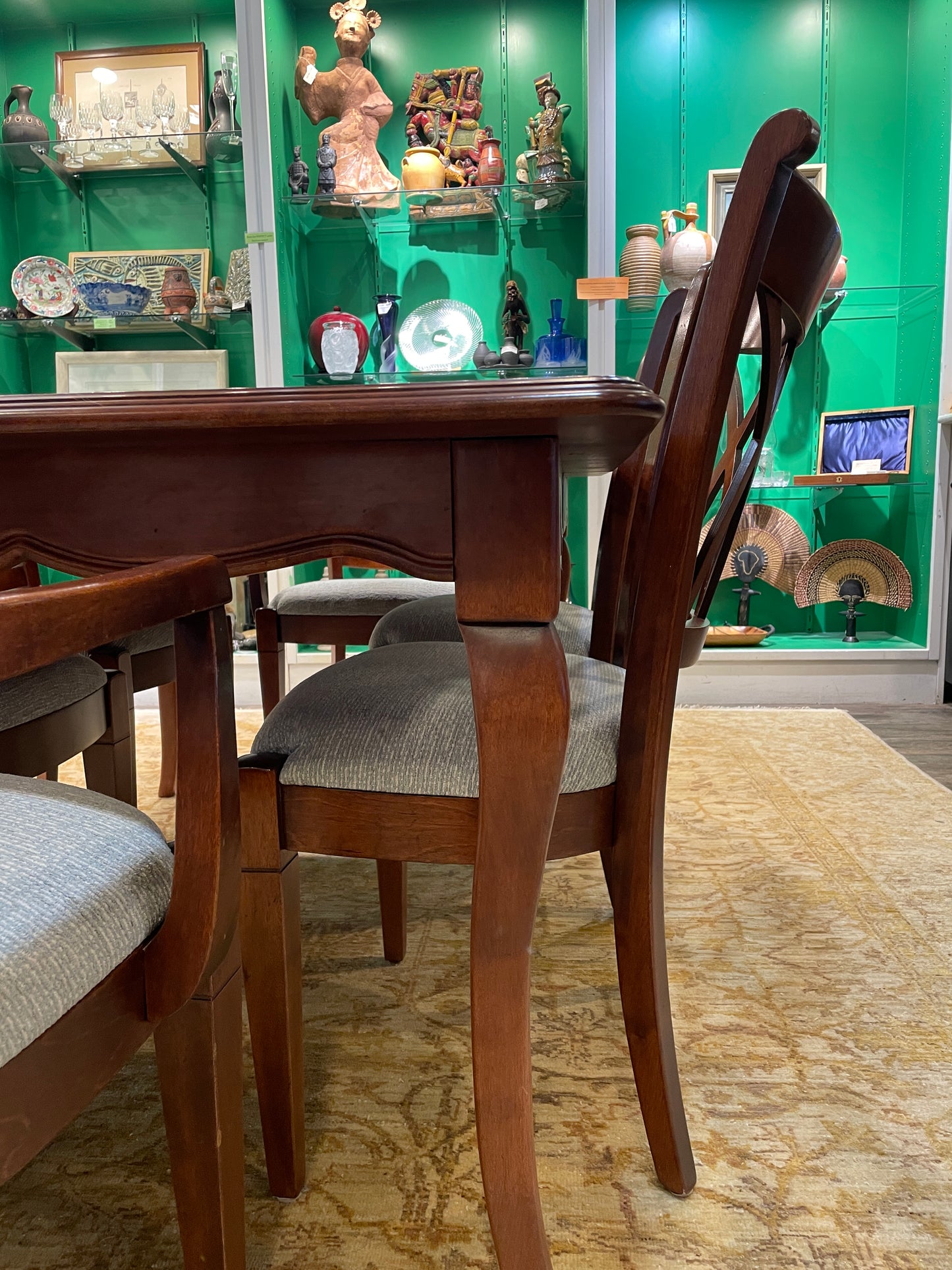 Nichols and Stone Dining Table W/ 6 Chairs (0OL003)