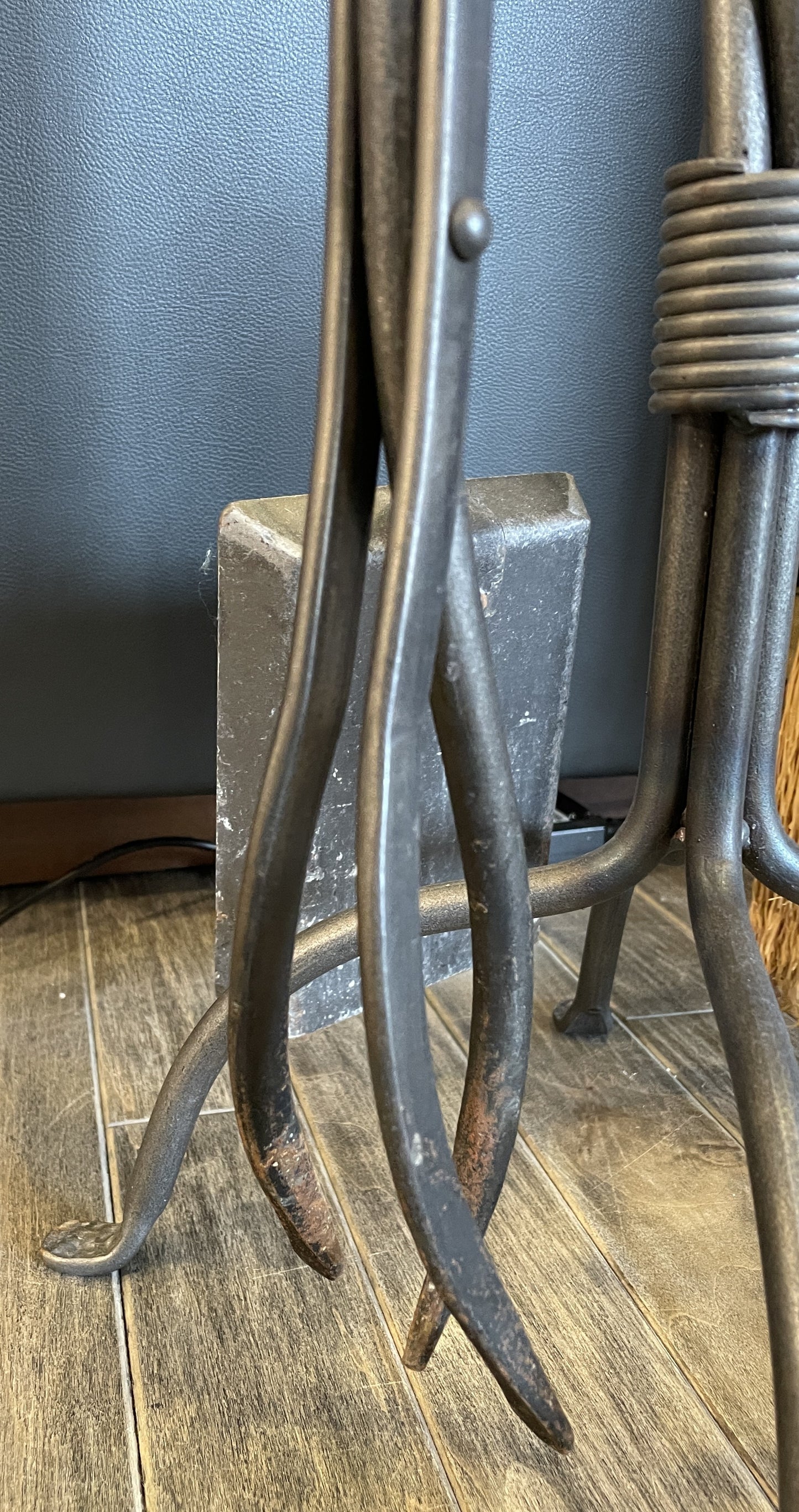 Iron Twisted Fireplace Tools (03G00F)
