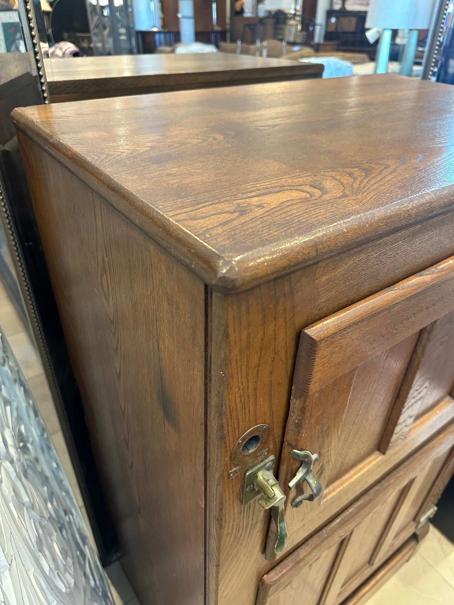 Antique Ice Box (0N7001 )
