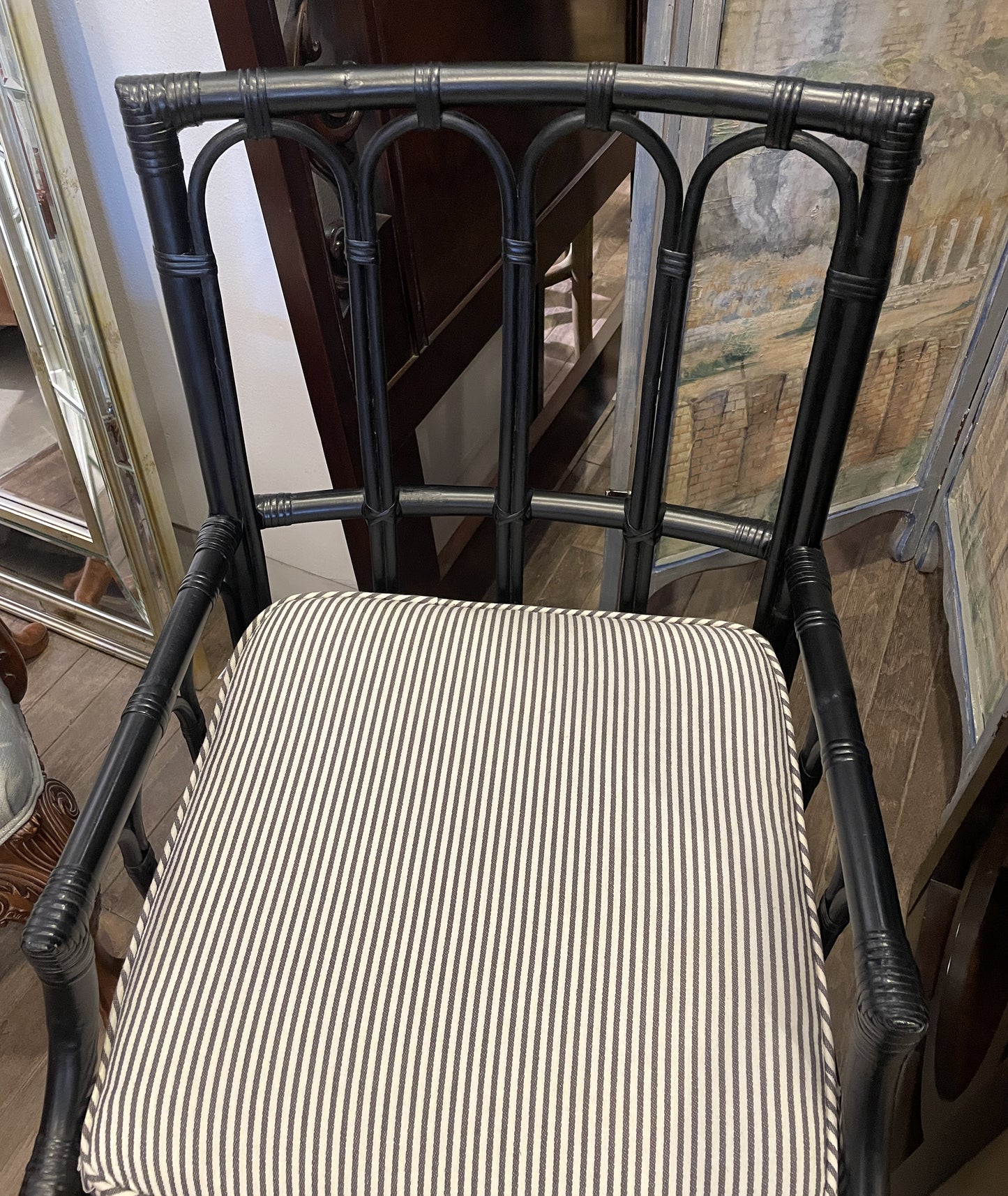 Black bamboo chair, stripe cushion (0H000U)